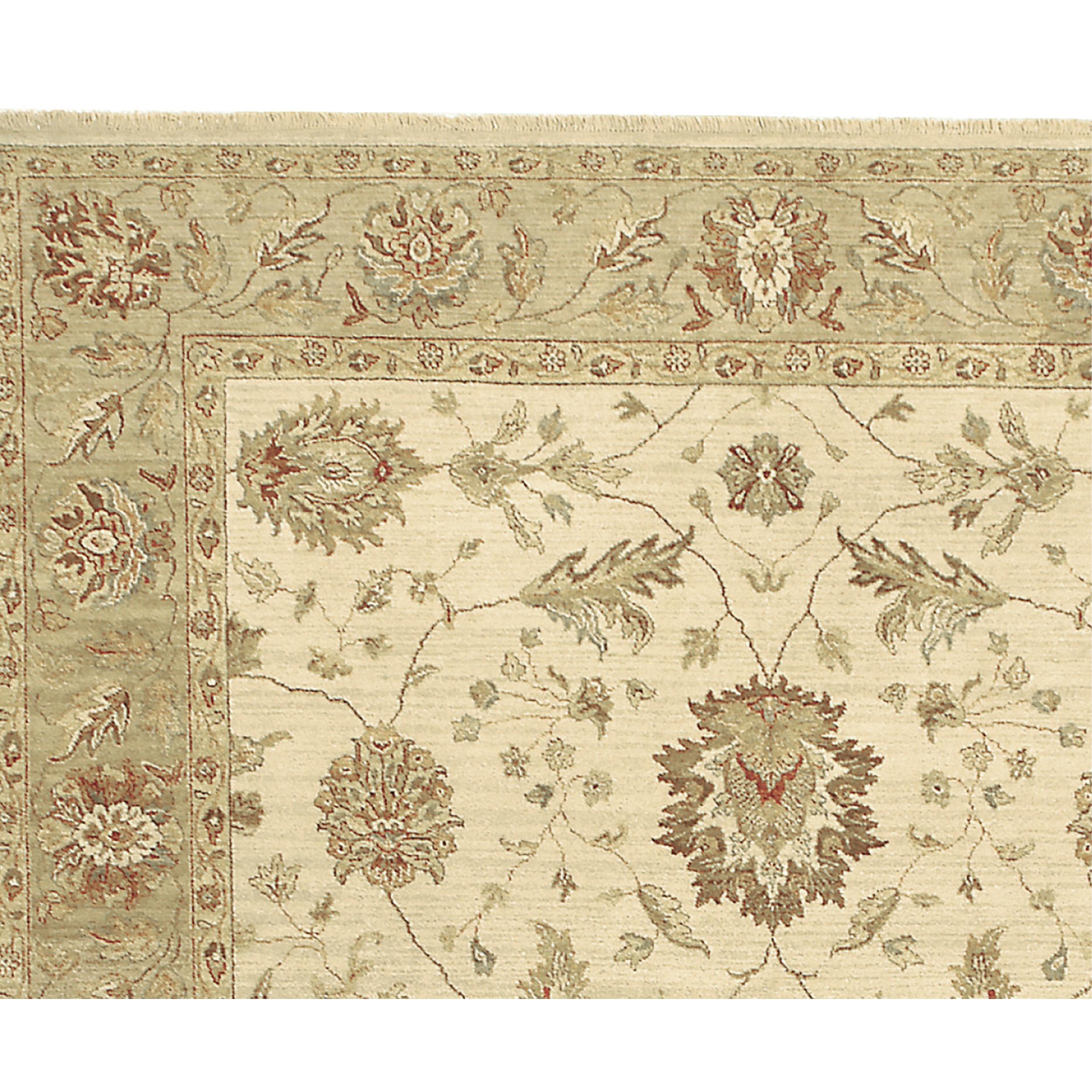 Méticuleusement confectionné, ce tapis fait appel aux techniques de tissage traditionnelles les plus complexes de l'Inde, guidées par l'expertise d'artisans qualifiés. Chaque tapis est un travail d'amour, les tisseurs à la main consacrant