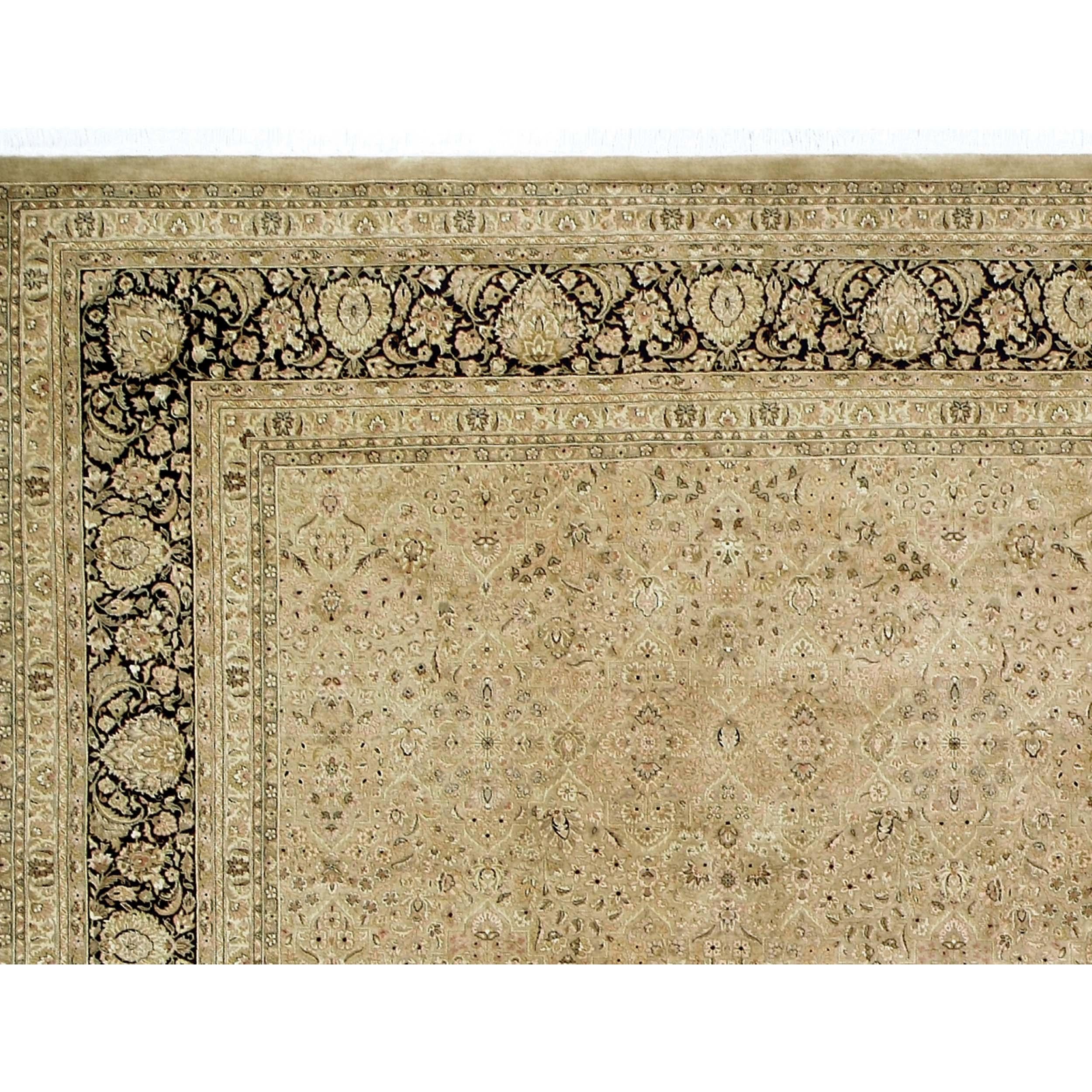 Luxury Traditional Hand-Knotted Ghoum Light Green & Black 12x18 Rug In New Condition For Sale In Secaucus, NJ