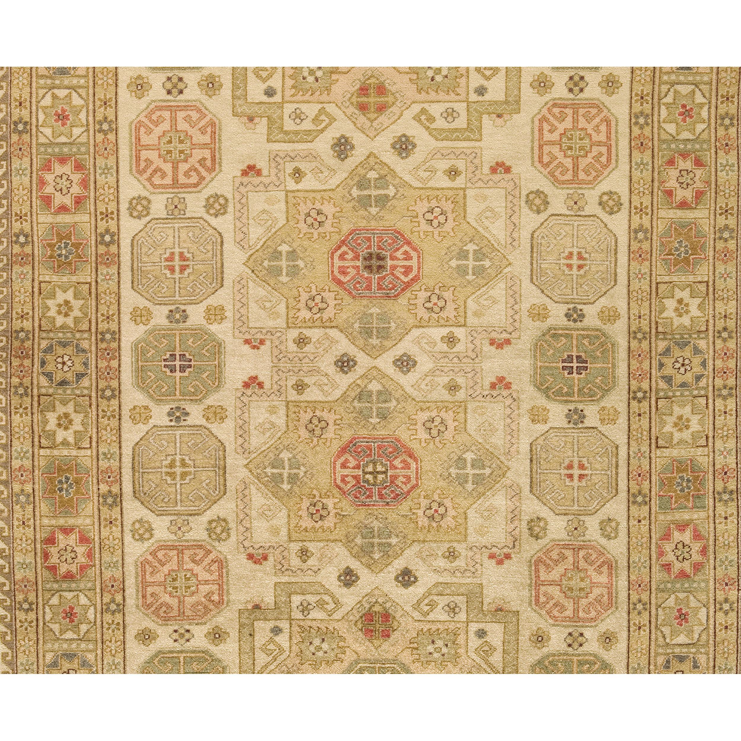 Luxuriöser traditioneller handgeknüpfter Schirwan-Teppich in Creme und Gold 14x26 (Handgeknüpft) im Angebot