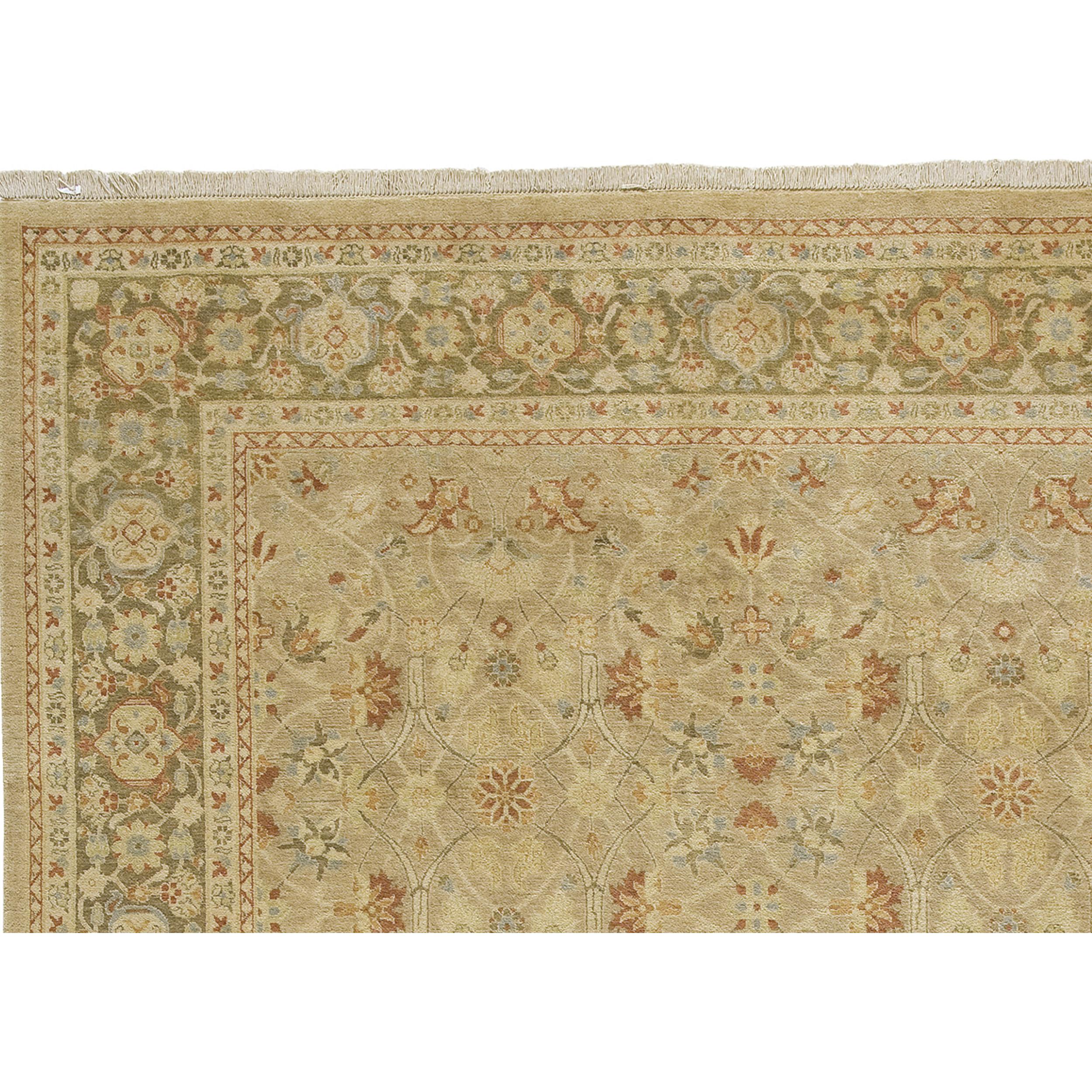 Dieser exquisite handgewebte Teppich stammt von den meisterhaften Kunsthandwerkern Pakistans, wo Generationen von Webkenntnissen und eine tiefe Wertschätzung für die Kunst der Teppichherstellung zusammenkommen. Es wird nur die hochwertigste Wolle