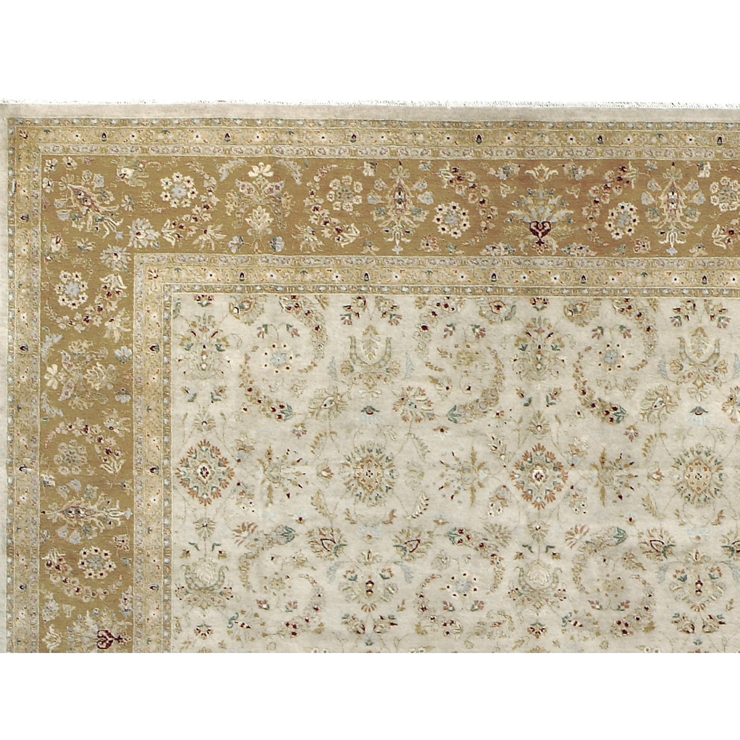 Ce tapis exquis tissé à la main provient des maîtres artisans du Pakistan, où des générations de savoir-faire en matière de tissage et une profonde appréciation de l'art de la fabrication des tapis se rejoignent. La laine utilisée est de la plus