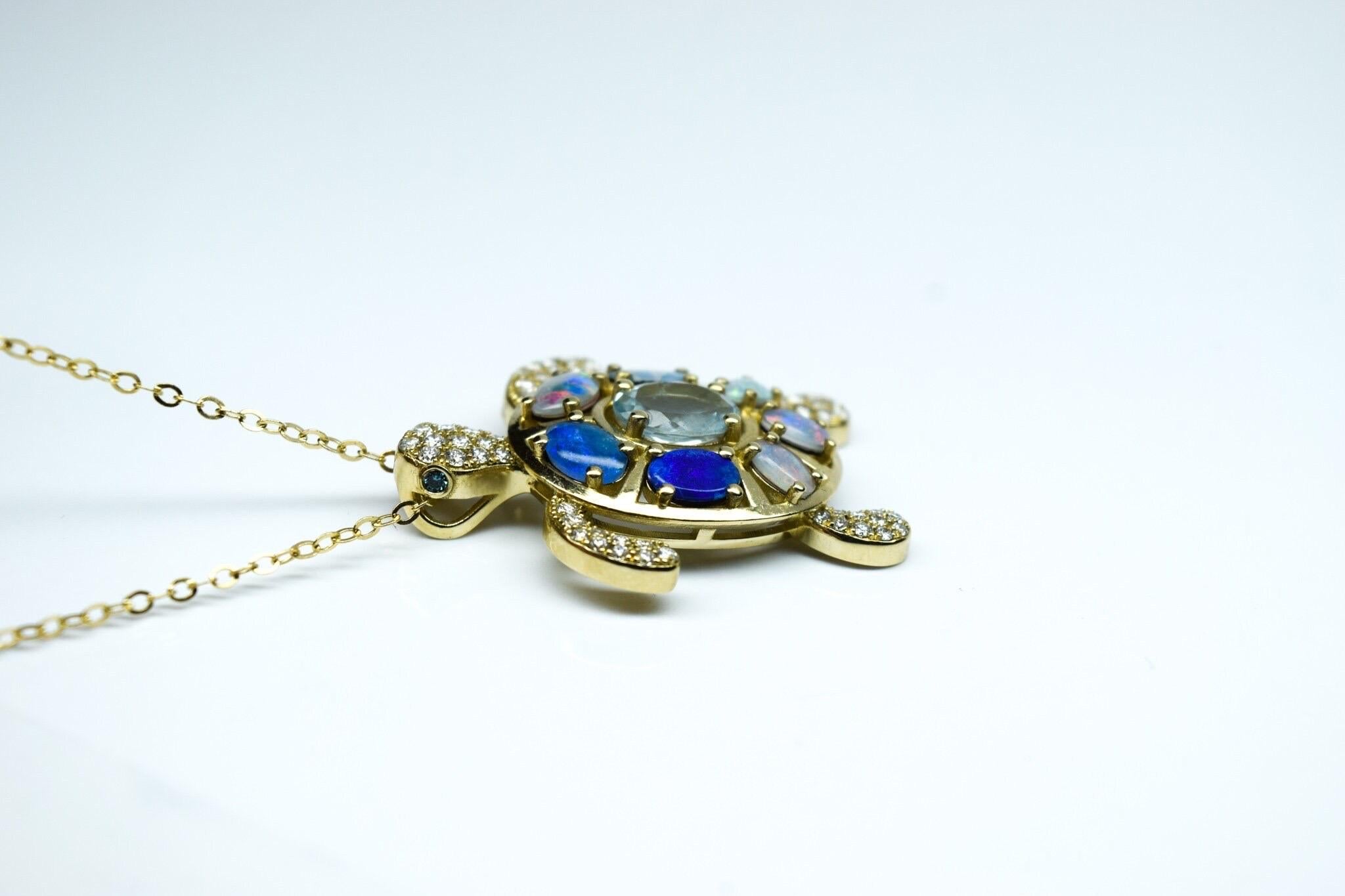 Taille ovale Pendentif de luxe tortue pendentif opale pendentif aigue-marine pendentif or jaune 18KT tortue en vente