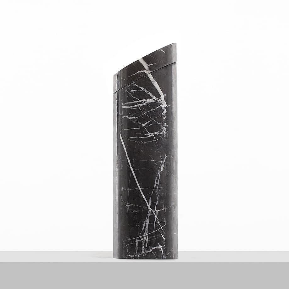 Lujo Único Cilindro Negro Escultural Lámpara de Mármol Natural Dórico Carlos Aucejo Siglo XXI y contemporáneo en venta