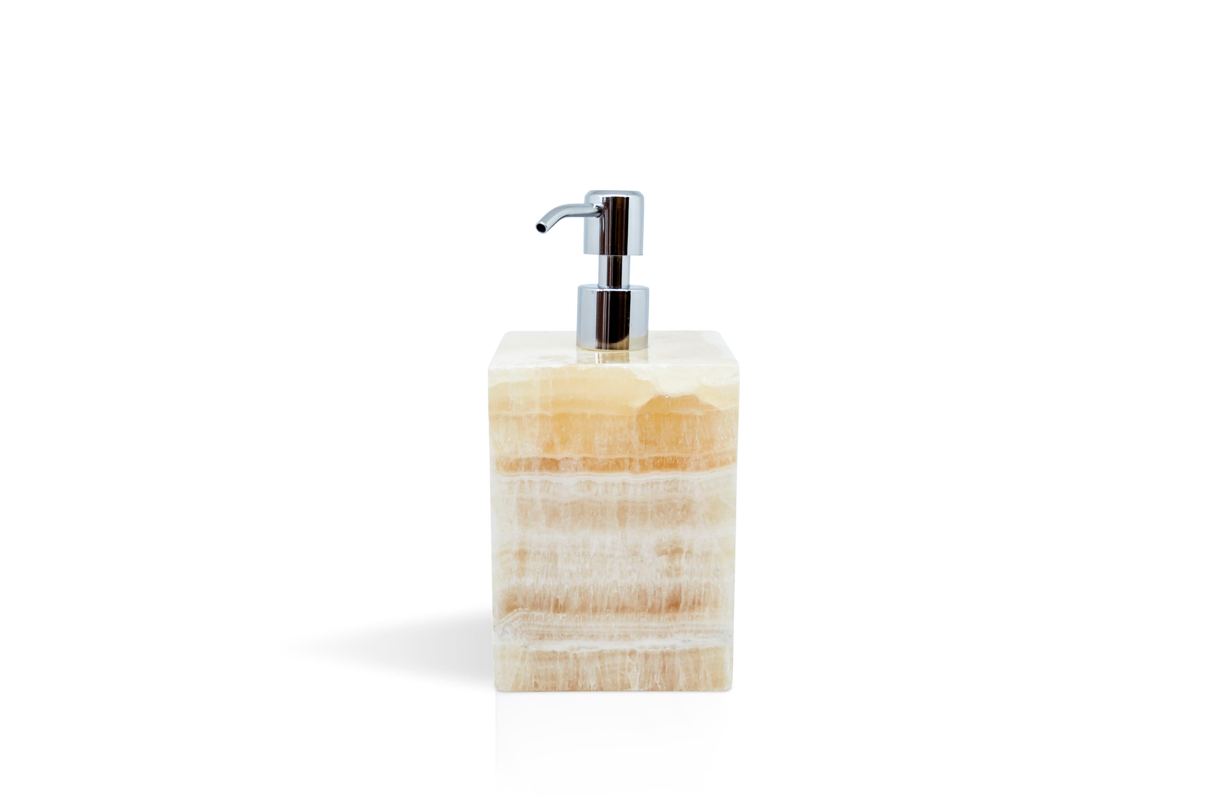 A luxury squared set for the bathroom in a beautiful onyx honey color. The set includes: one soap dispenser (9 x 9 x 19 cm), one toothbrush holder (8.5 x 8.5 x 12 cm), one box holder with lid (9.5 x 9.5 x 9.5 cm).
Each piece is unique (since each