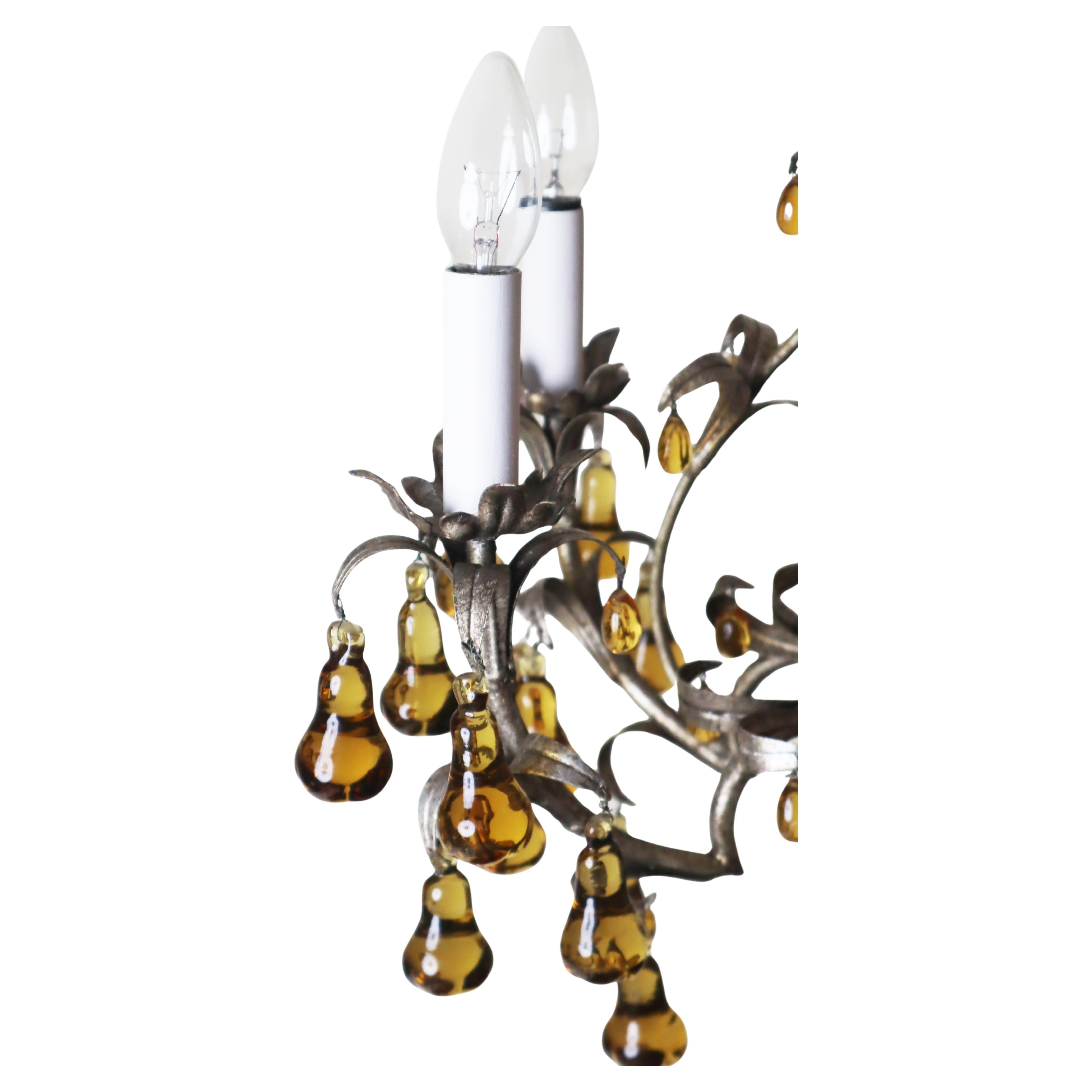 This beautiful, magnificent chandelier from Murano is one of a kind, and with a total length of 115cm including the chain, it will fit perfectly anywhere you choose. The chandelier was once the pride of an art dealer's home, where it brightened up
