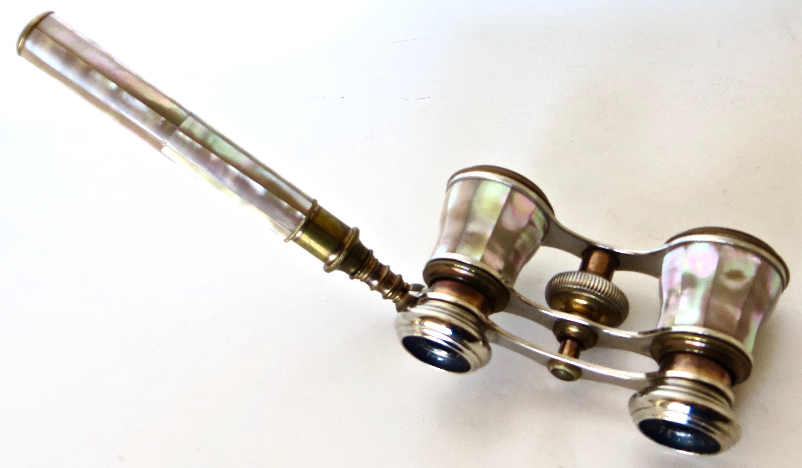 Absolutely exquisite pair of operable mother of pearl high quality luxury French Opera Glasses with fancy lorgnette style handle and gilt metal mounts. Premium mother of pearl and only the most glowing pearlescent shells of abalone or oyster,