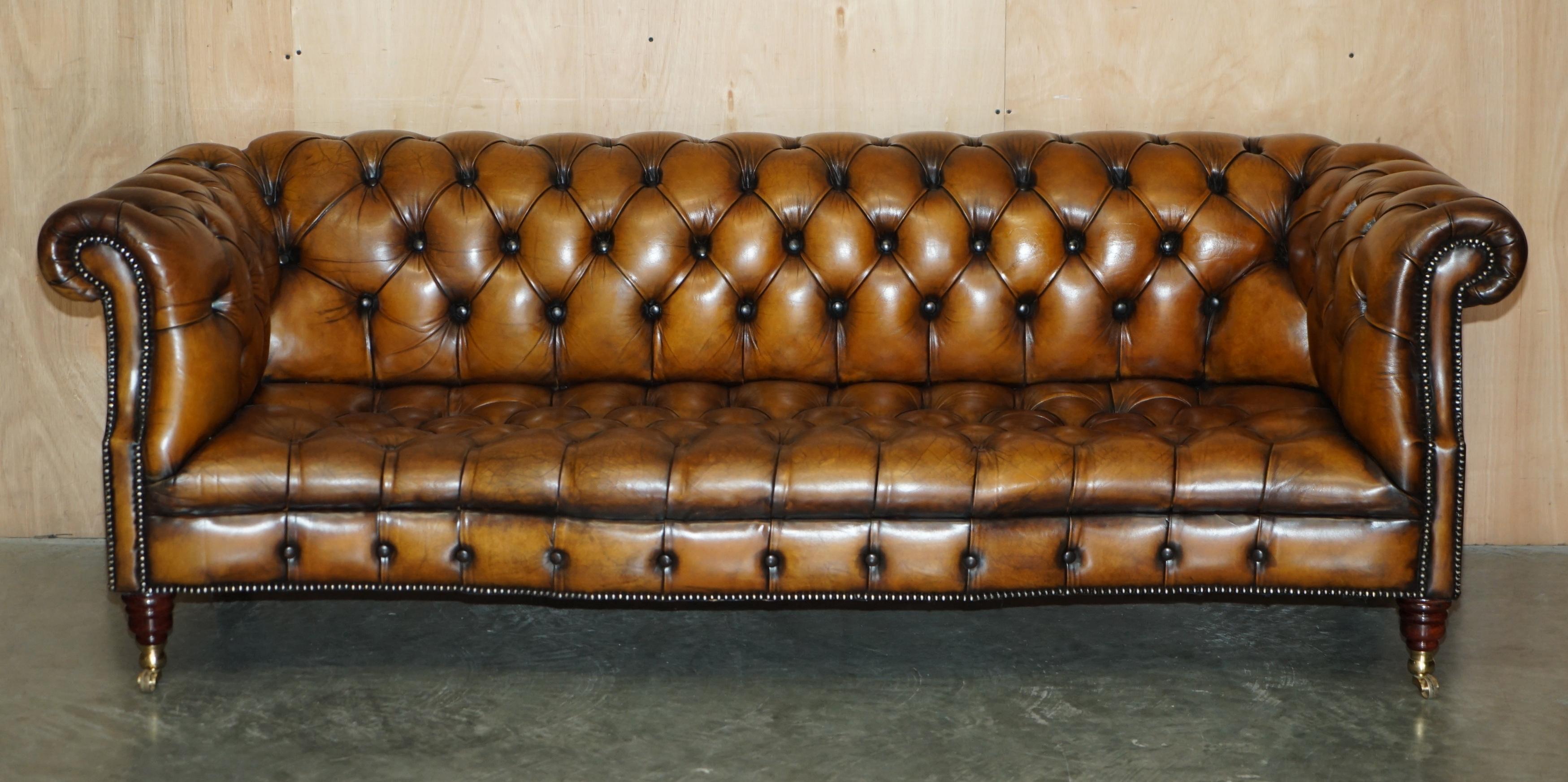 LUJOSO SOFÁ SERPENTÍN VINTAGE TEñIDO A MANO RESTAURADO DE CUERO MARRÓN CHESTERFIELD Victoriano en venta