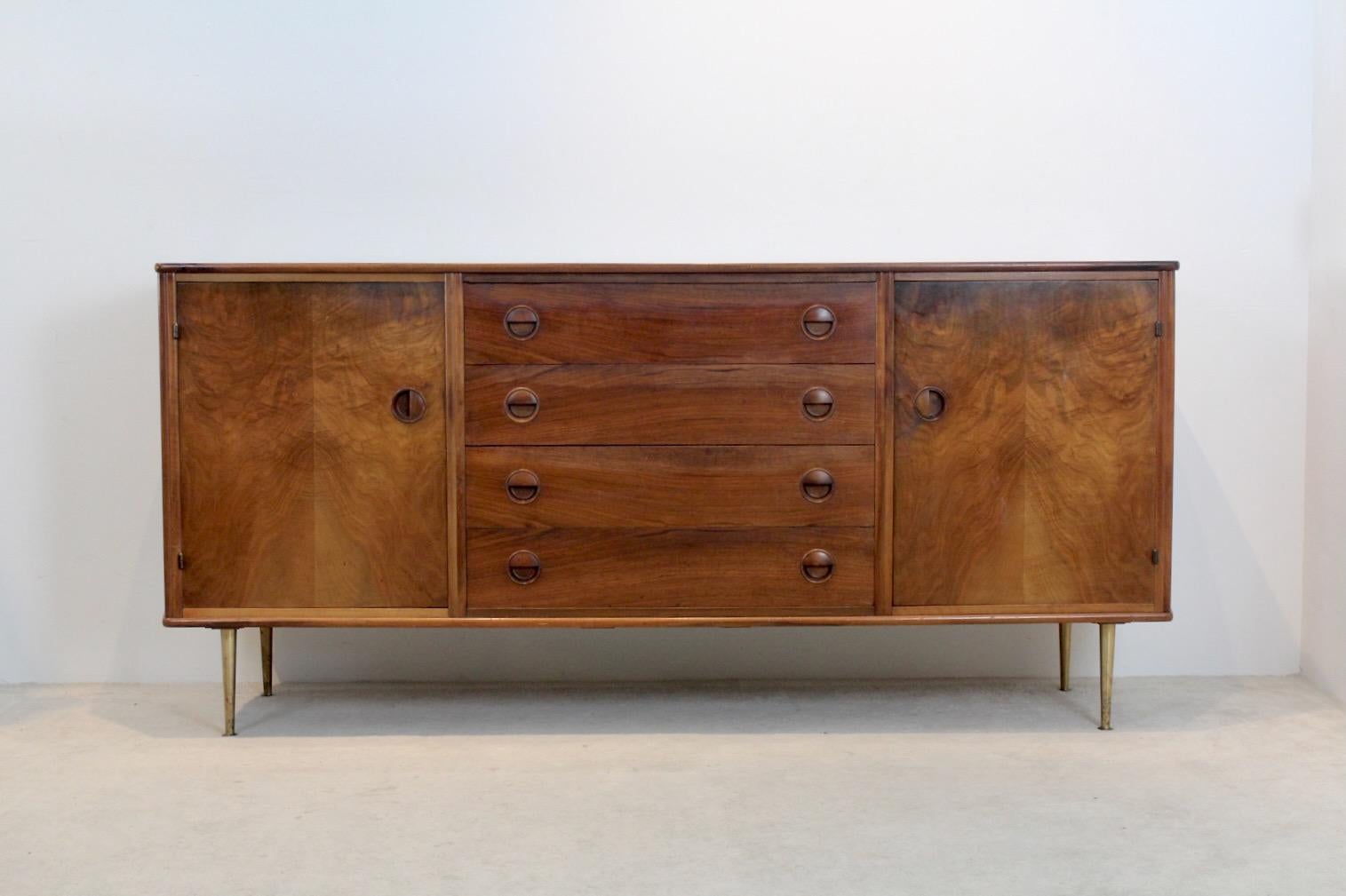 Luxury Walnut Brass Credenza by William Watting for Fristho Modernart Denmark For Sale 4