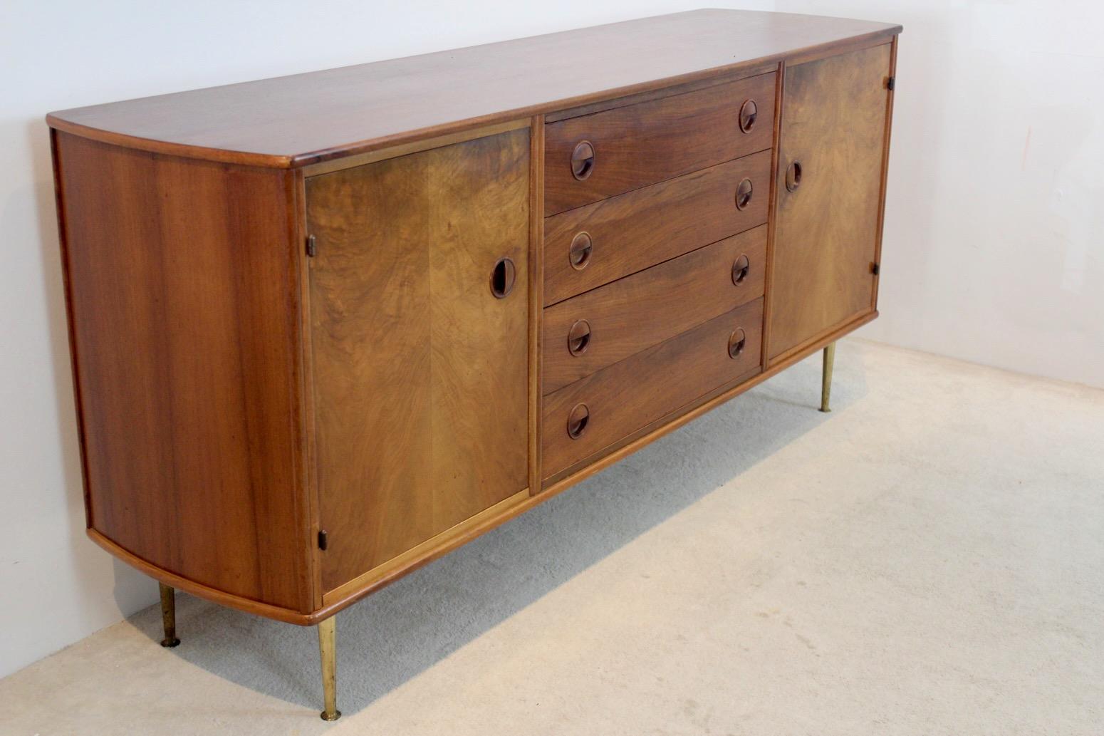 Luxury Walnut Brass Credenza by William Watting for Fristho Modernart Denmark For Sale 6