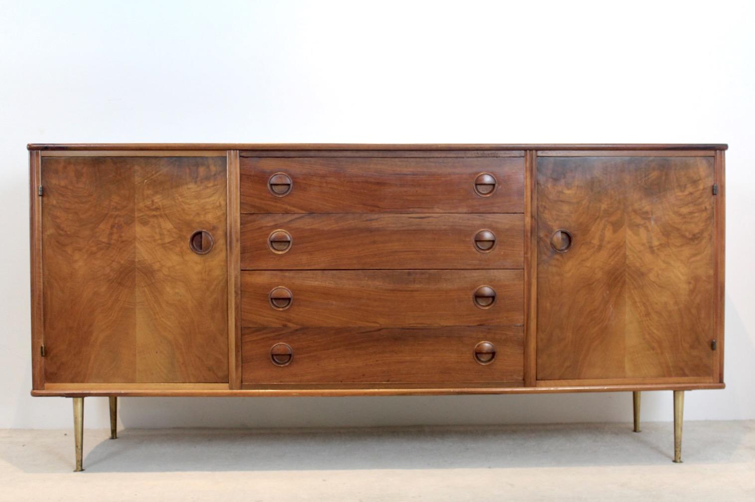 Stunning Walnut sideboard designed by William Watting and produced by Fristho Modernart Denmark in 1955. This piece was part of the 'Modern Art' collection and brought a Scandinavian influence to the Dutch company. William Watting is a US designer