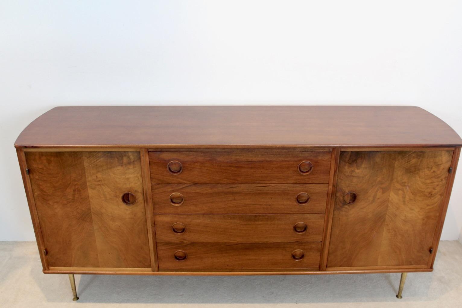 Luxury Walnut Brass Credenza by William Watting for Fristho Modernart Denmark For Sale 1