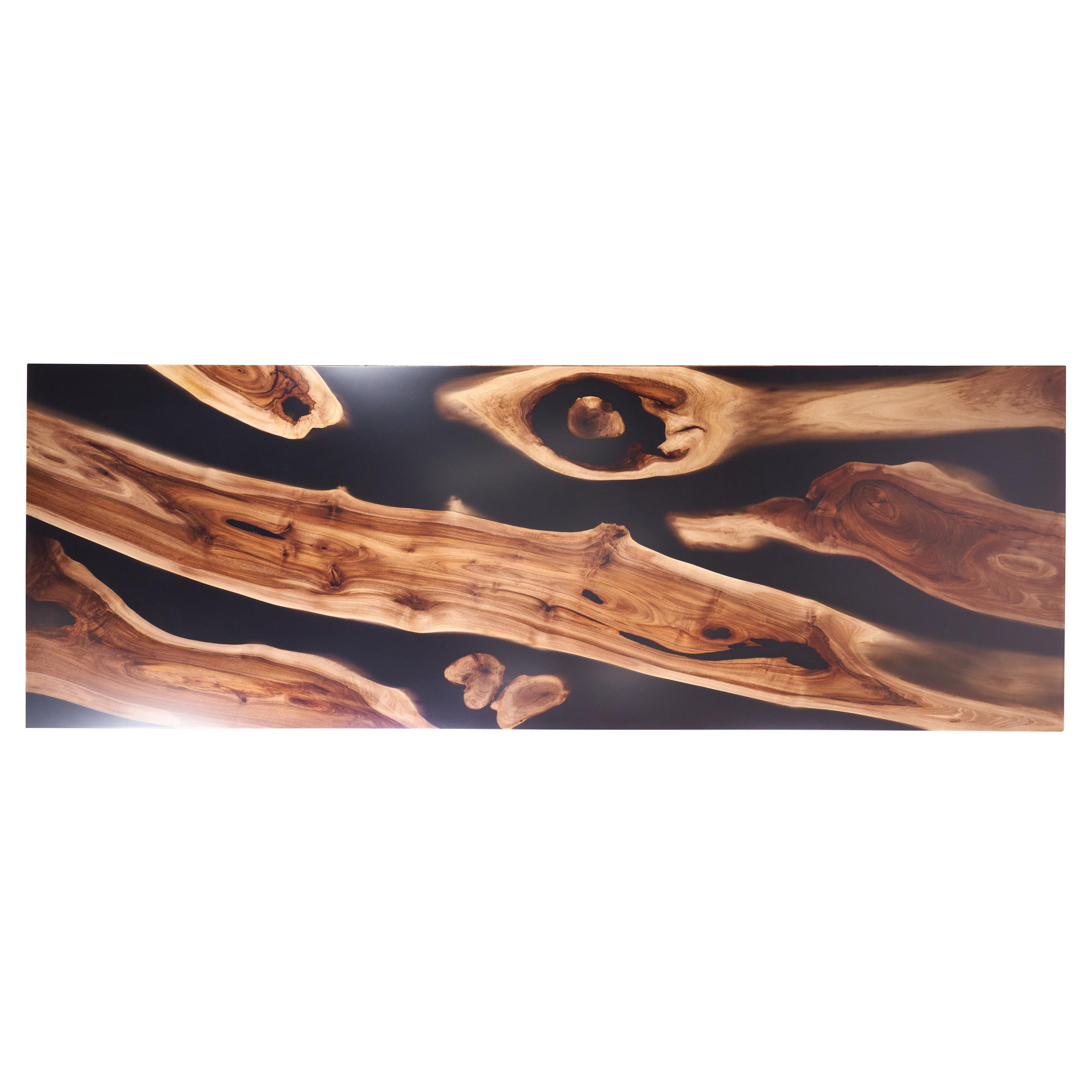 La naissance du monde
La table est fabriquée en matériaux nobles. Il s'agit de vieilles dalles et de racines de noyer. Avec sa texture unique, sa couleur veinée et son caractère. Immortalisés pour des générations. Idéal pour les réunions et les