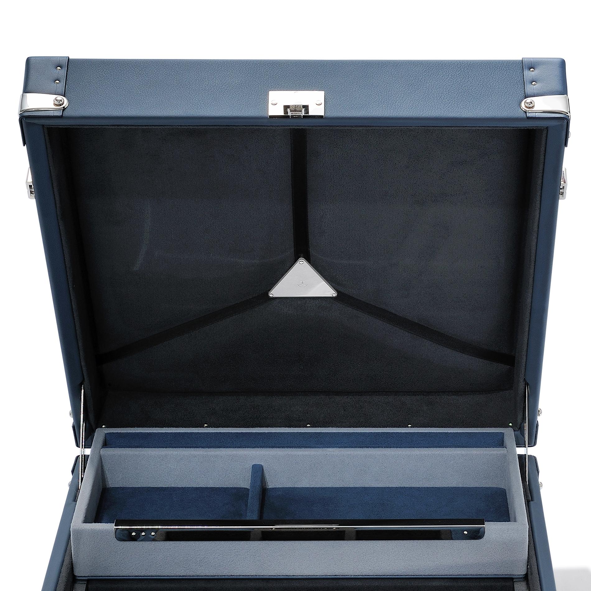 Suitcase luxury watch blue covered with blue cowhide leather
sheathing, box with details and finishings in polished nickel-plated
brass. Upholstery and padding in dinamica Slate black and silver
grey microfiber. With three foamed housings for