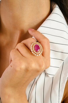 Bague de mariage de luxe en or jaune 14k avec rubis ovale et diamant en halo