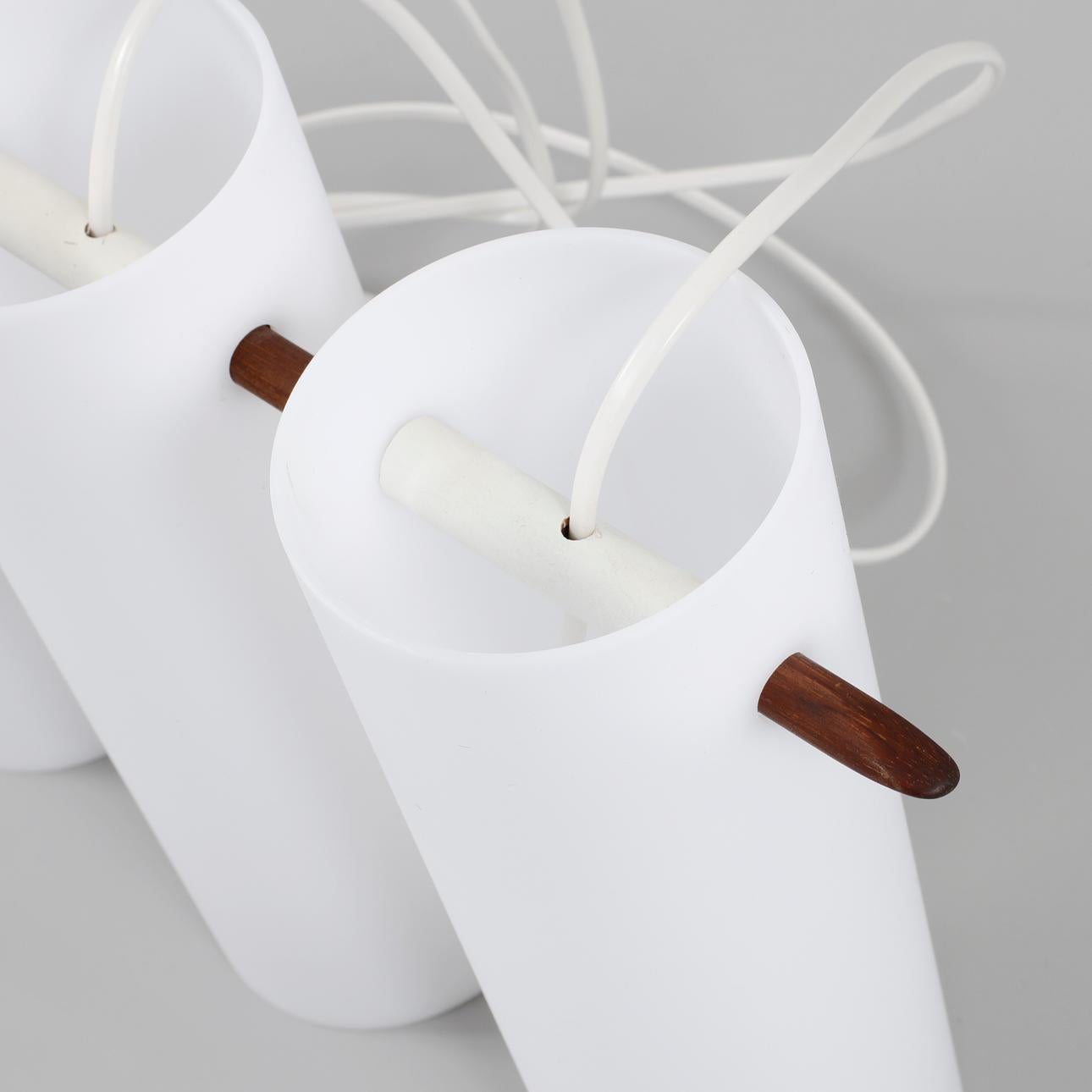 Suédois Lustre Luxus modèle 538 des frères Uno & Östen Kristiansson en vente