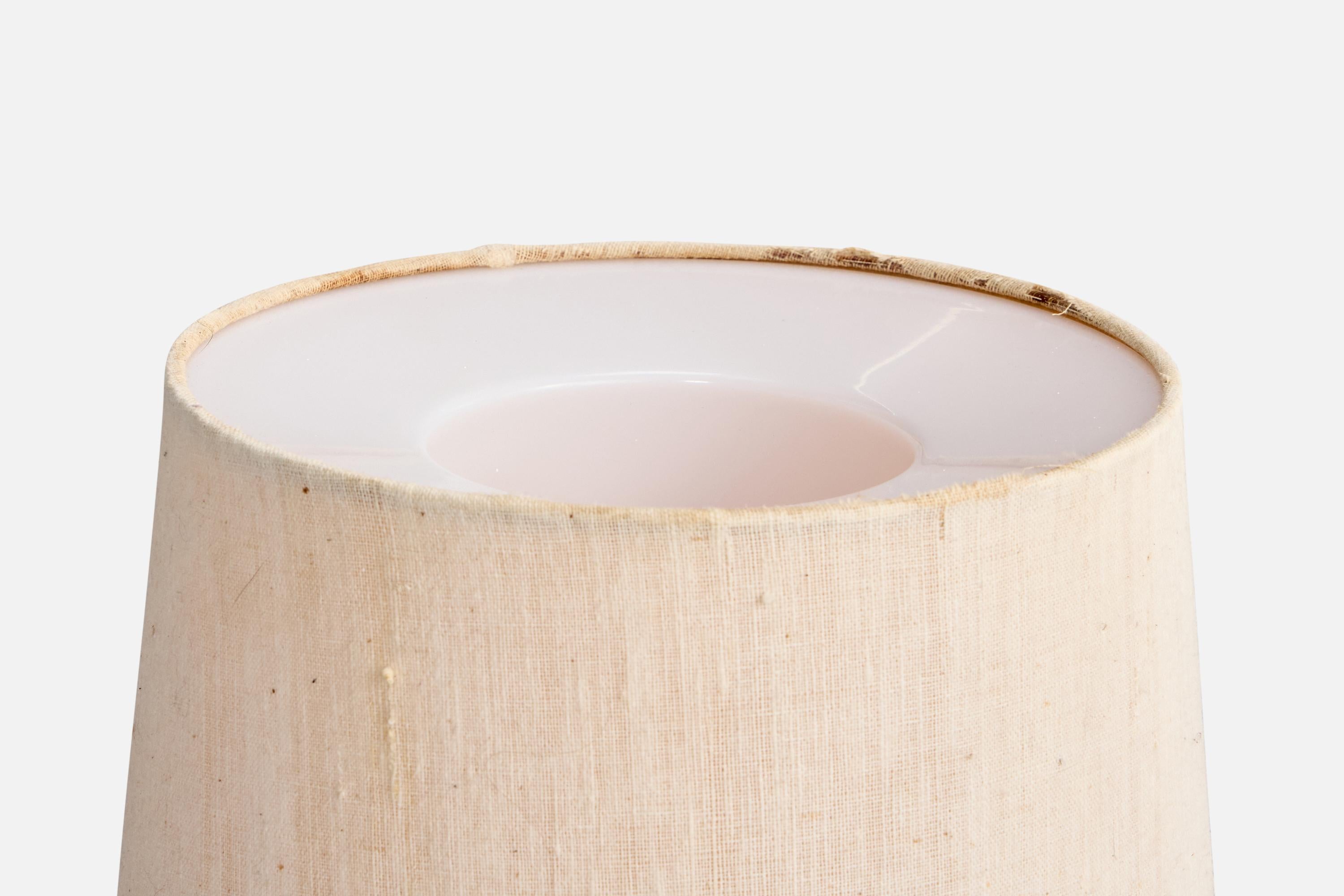 Luxus, lampadaires, laiton, acrylique, tissu, Suède, 1970 Bon état - En vente à High Point, NC