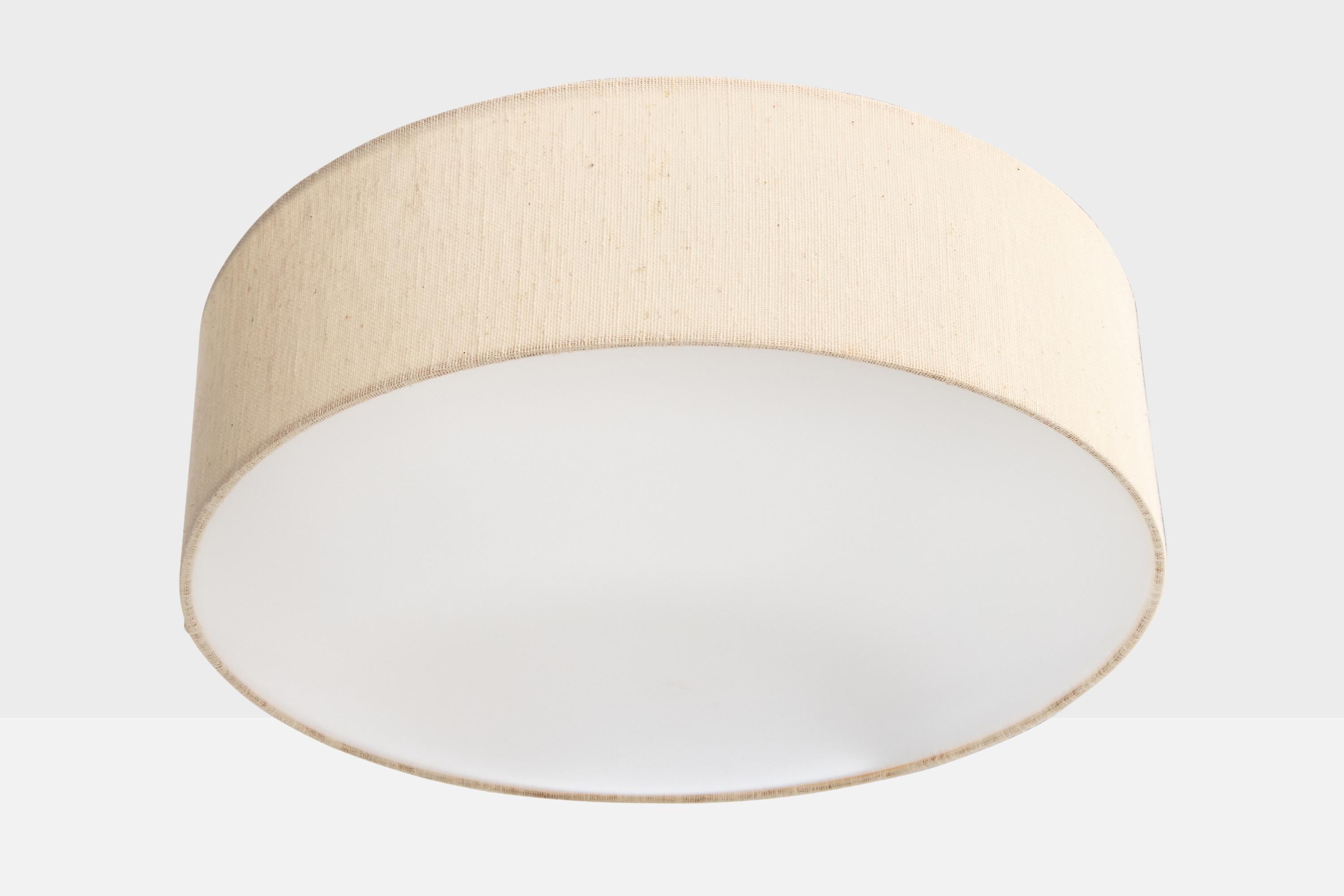 Monture encastrée en tissu beige, acrylique et métal laqué blanc produite par Luxus, Suède, vers les années 1970.

Dimensions globales (pouces) : 9.25 