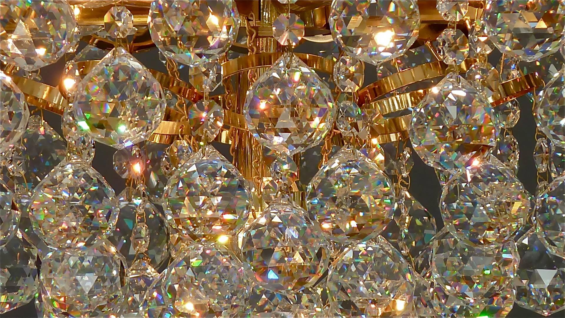 Luxus Palwa Midcentury Chandelier Gilt Brass Faceted Crystal Glass Globes, 1960 10