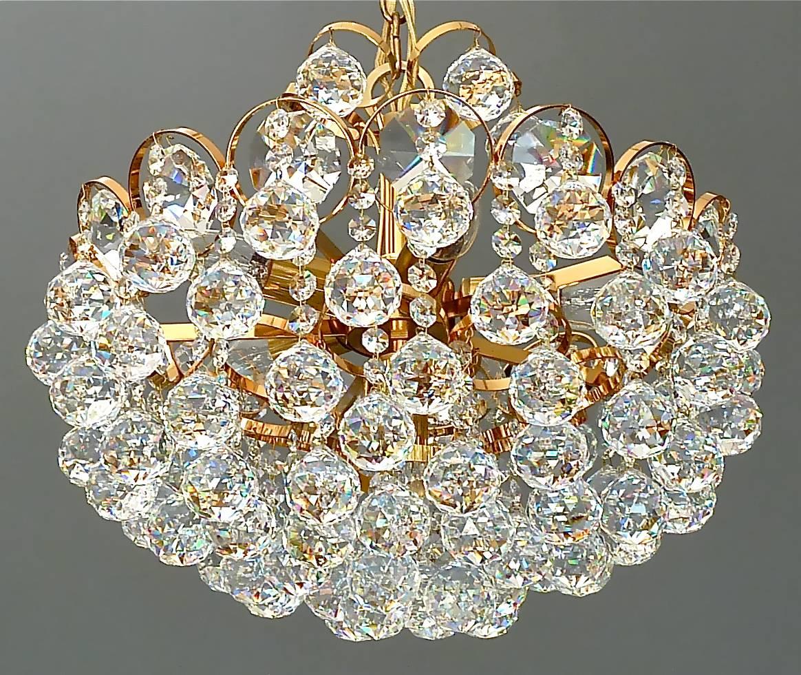 Late 20th Century Luxus Palwa Midcentury Chandelier Gilt Brass Faceted Crystal Glass Globes, 1960
