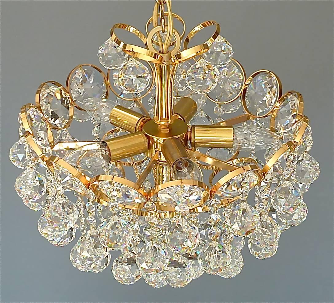 Luxus Palwa Midcentury Chandelier Gilt Brass Faceted Crystal Glass Globes, 1960 1