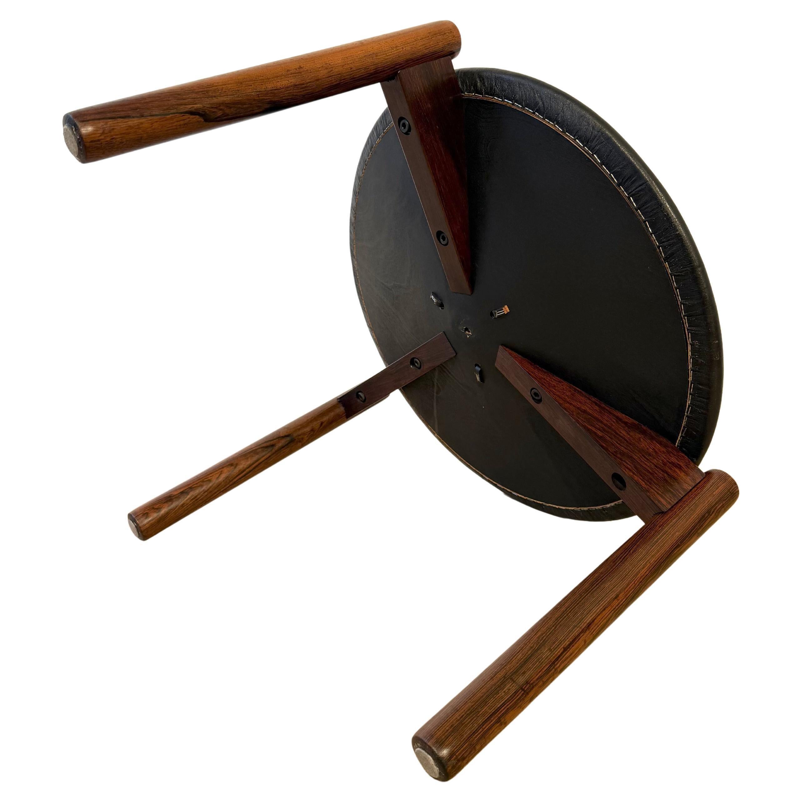 Milieu du XXe siècle Tabouret Luxus par Uno & Östen Kristiansson en vente