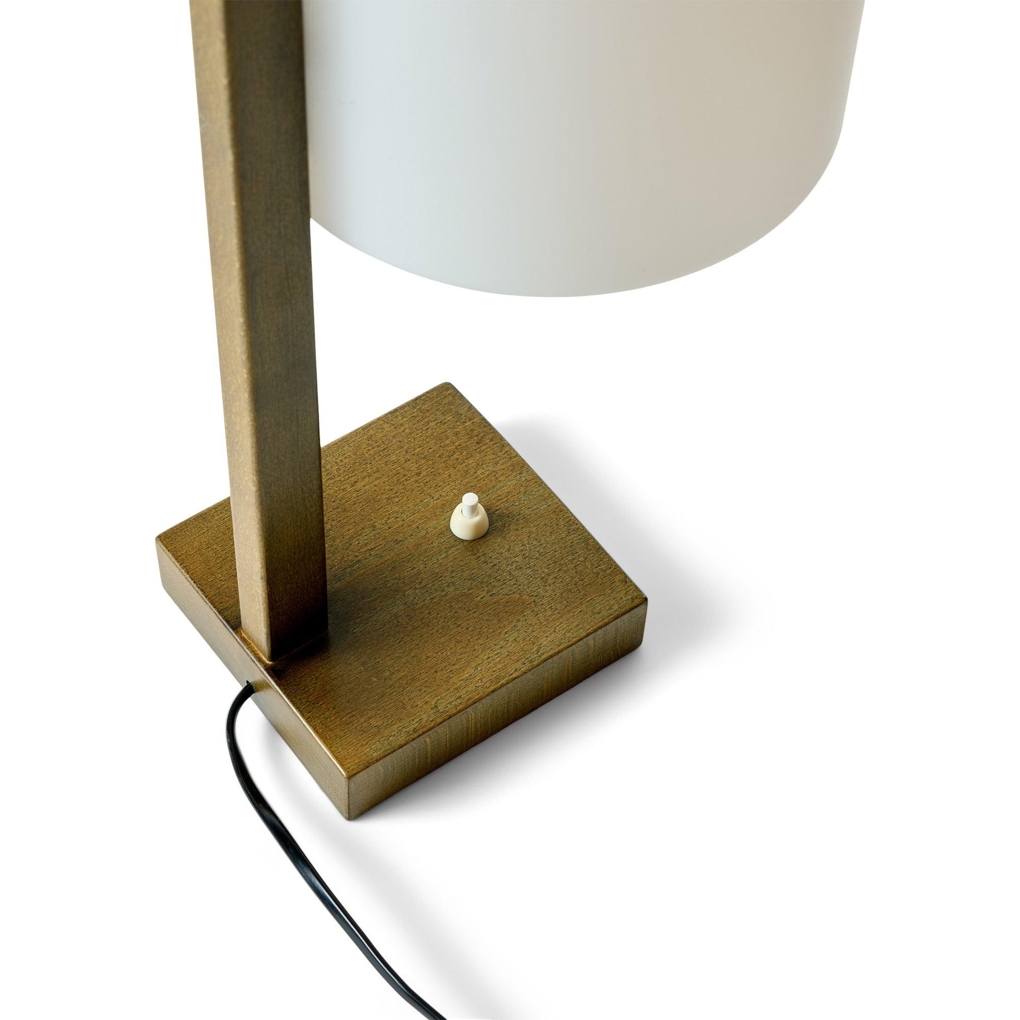 Lampe de table Luxus par Uno & Östen Kristiansson pour Luxus, années 1960 État moyen - En vente à Sagaponack, NY