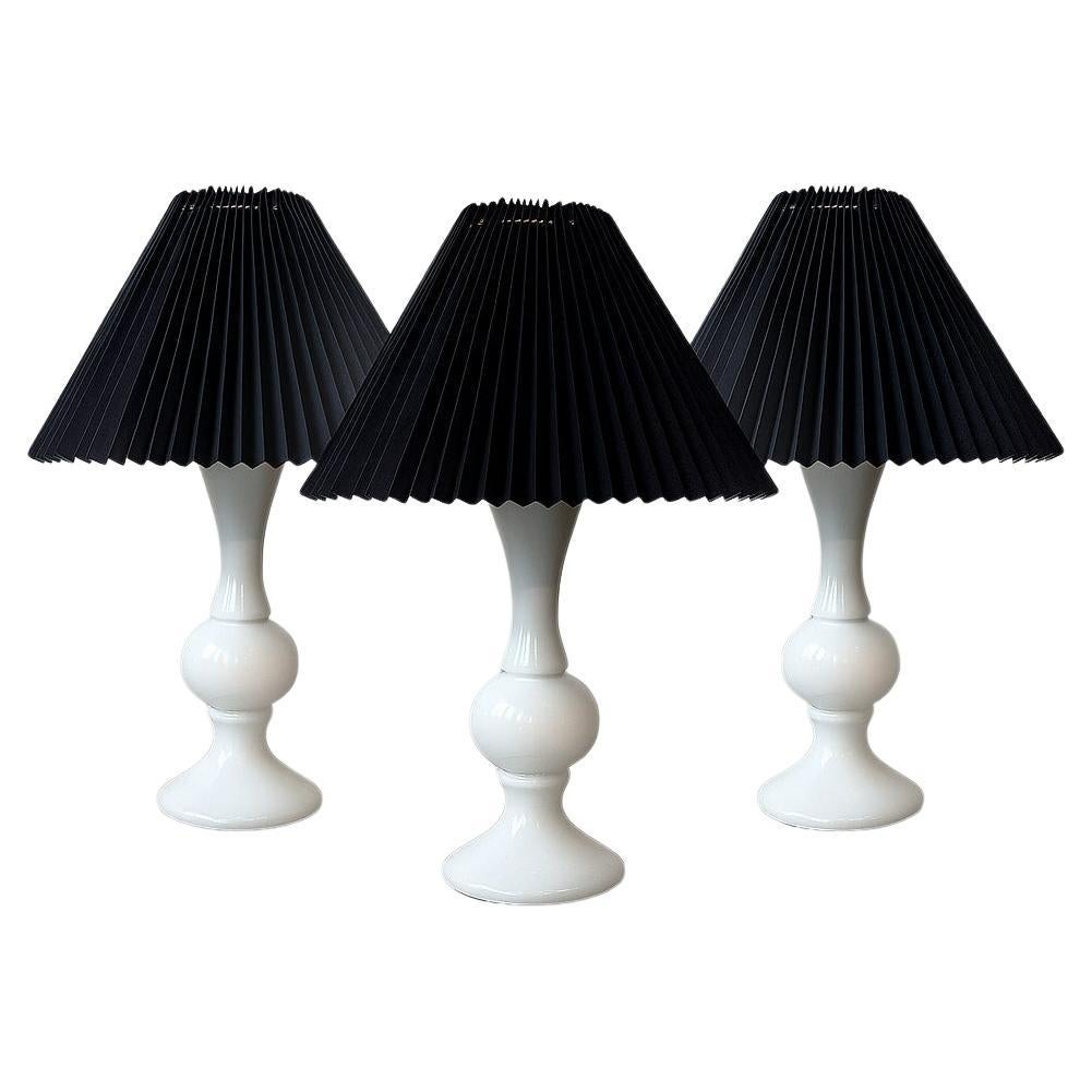 Luxus Tischlampen 1011 STIL, Uno 
Östen Kristiansson, weißes Glas, Schweden 1960er Jahre im Angebot