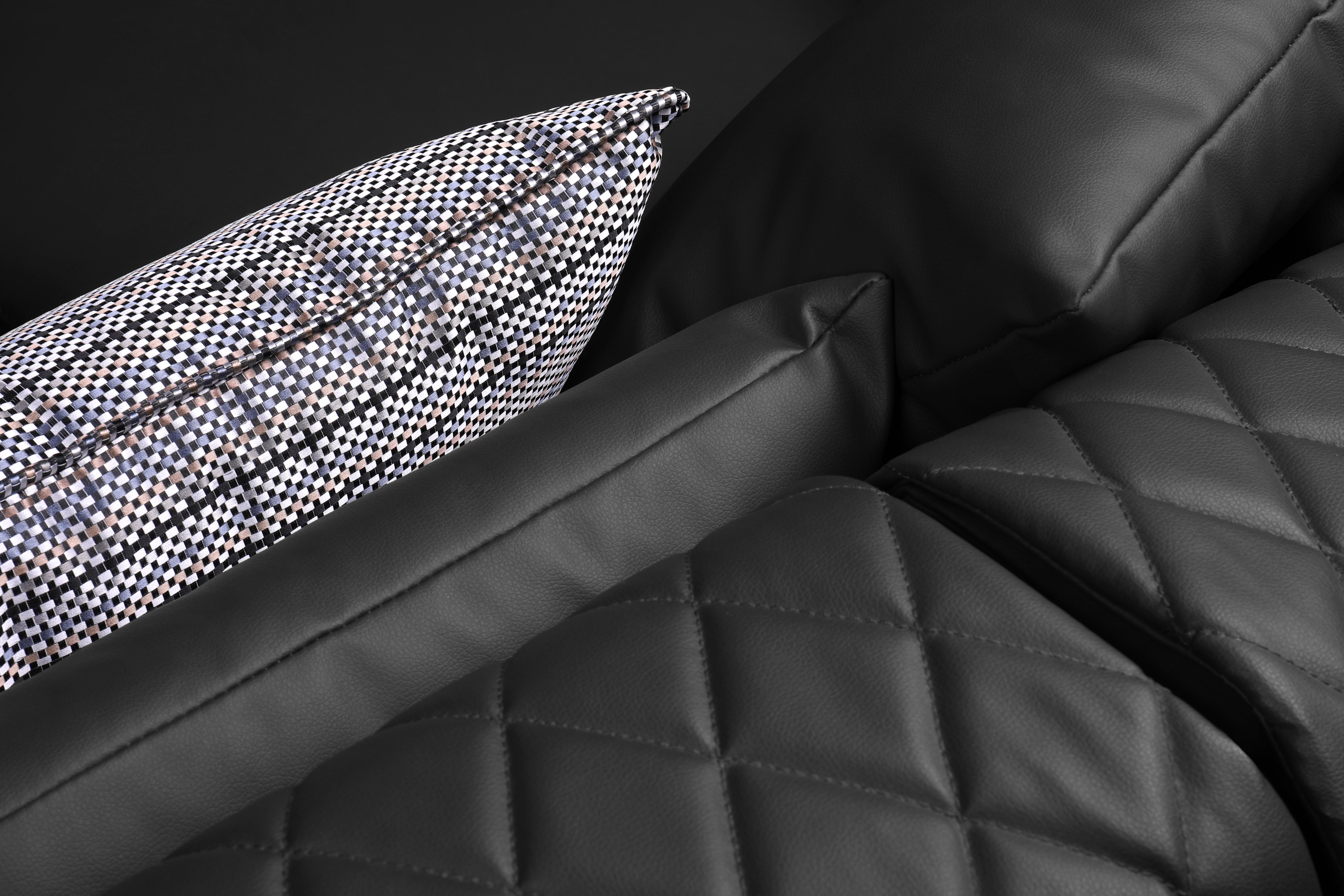 Sofa vonuis aus grauem synthetischem Leder mit gesteppter Rückenlehne und Holzsockel im Angebot 11