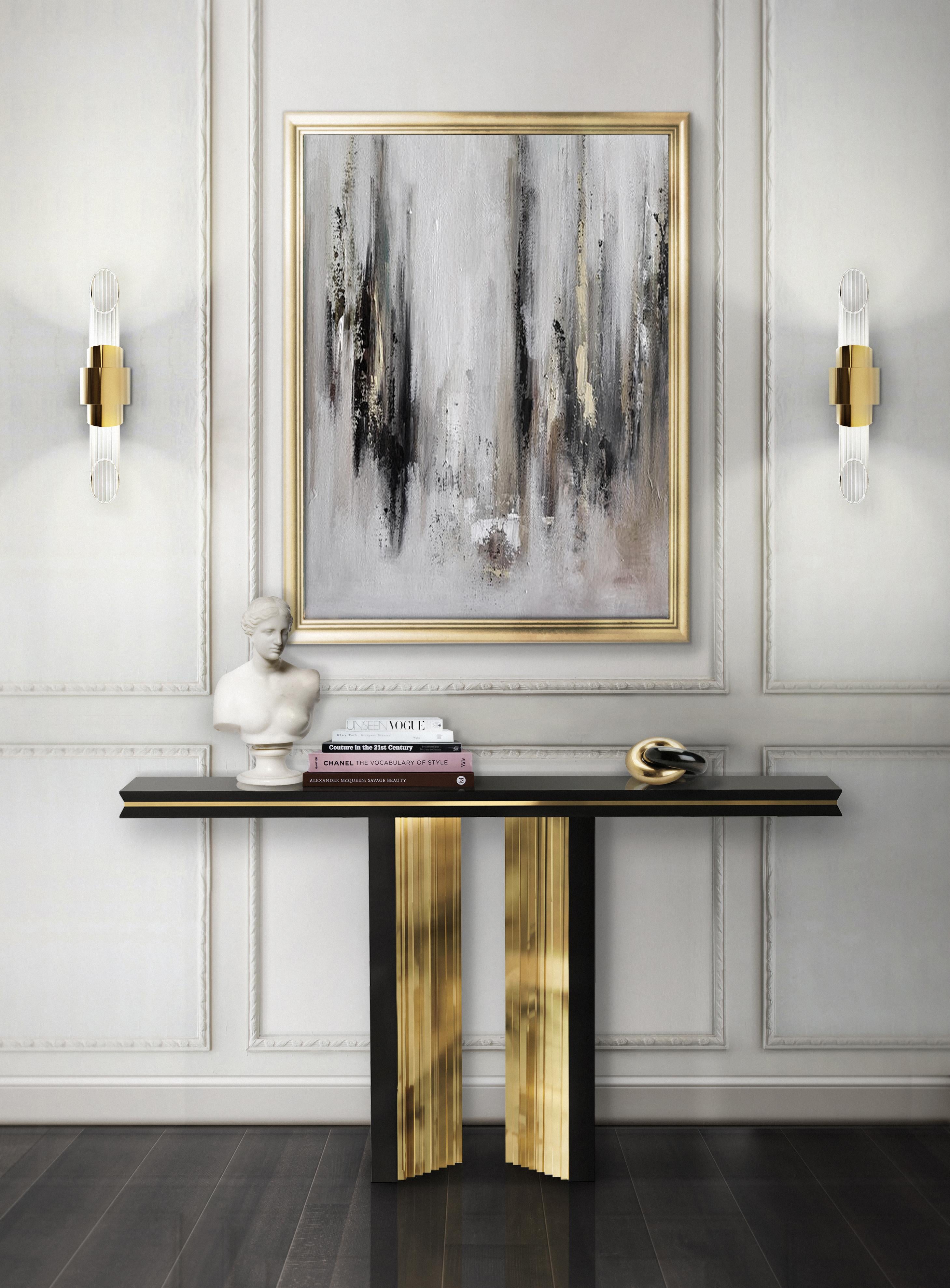 The best handmade techniques find balance in a delicate work in wood softened with touches of brass that reflect warm and golden tones on its polished surface. An impressive display of elegance, Beyond console shows the exquisite capacity to fill a
