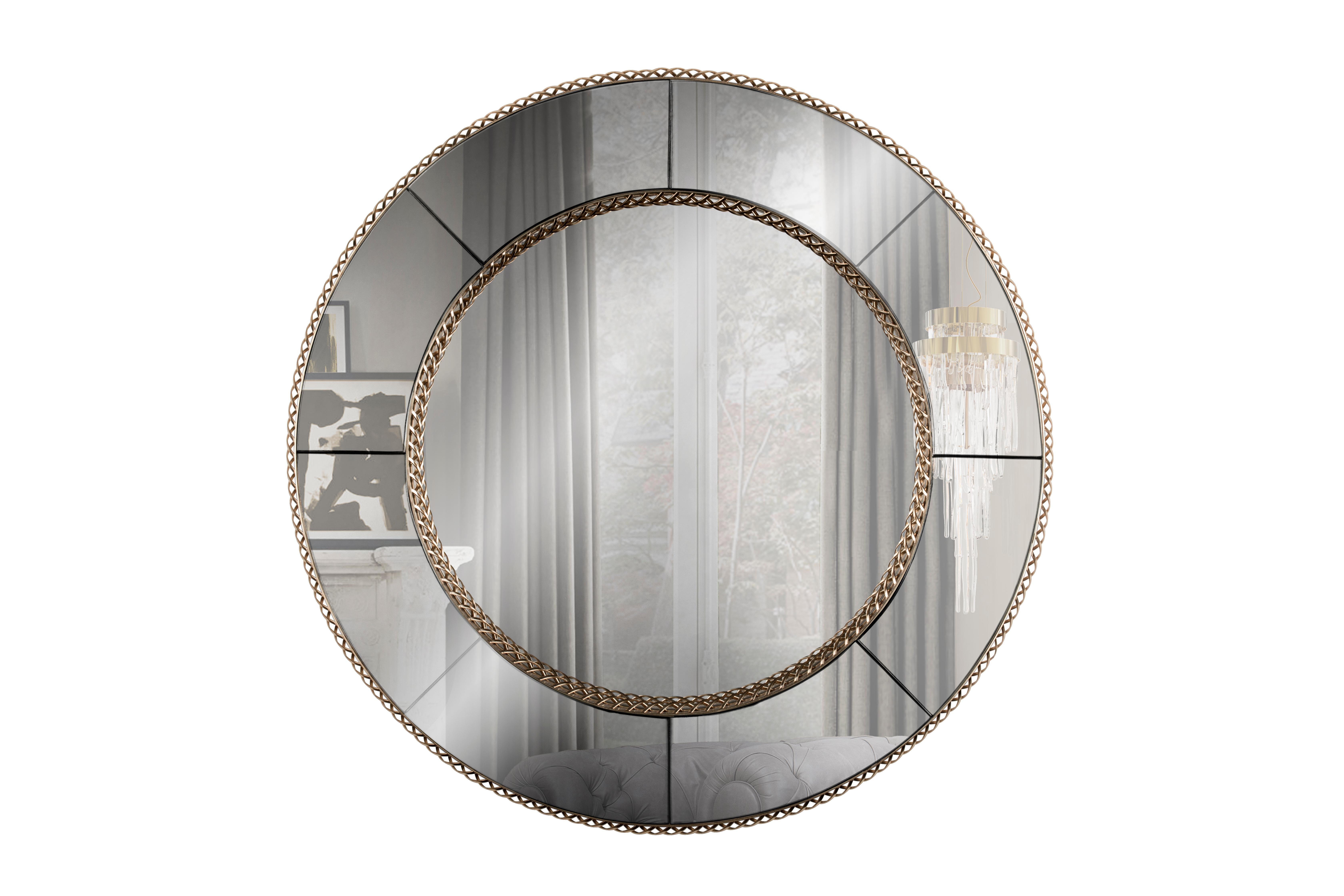 More than just a simple piece of art, the Crown mirror represents a living tribute to the beauty. The breathtaking combination of smoked black mirror and gold plated brass, challenges the notion of exquisiteness and breaks all the creative