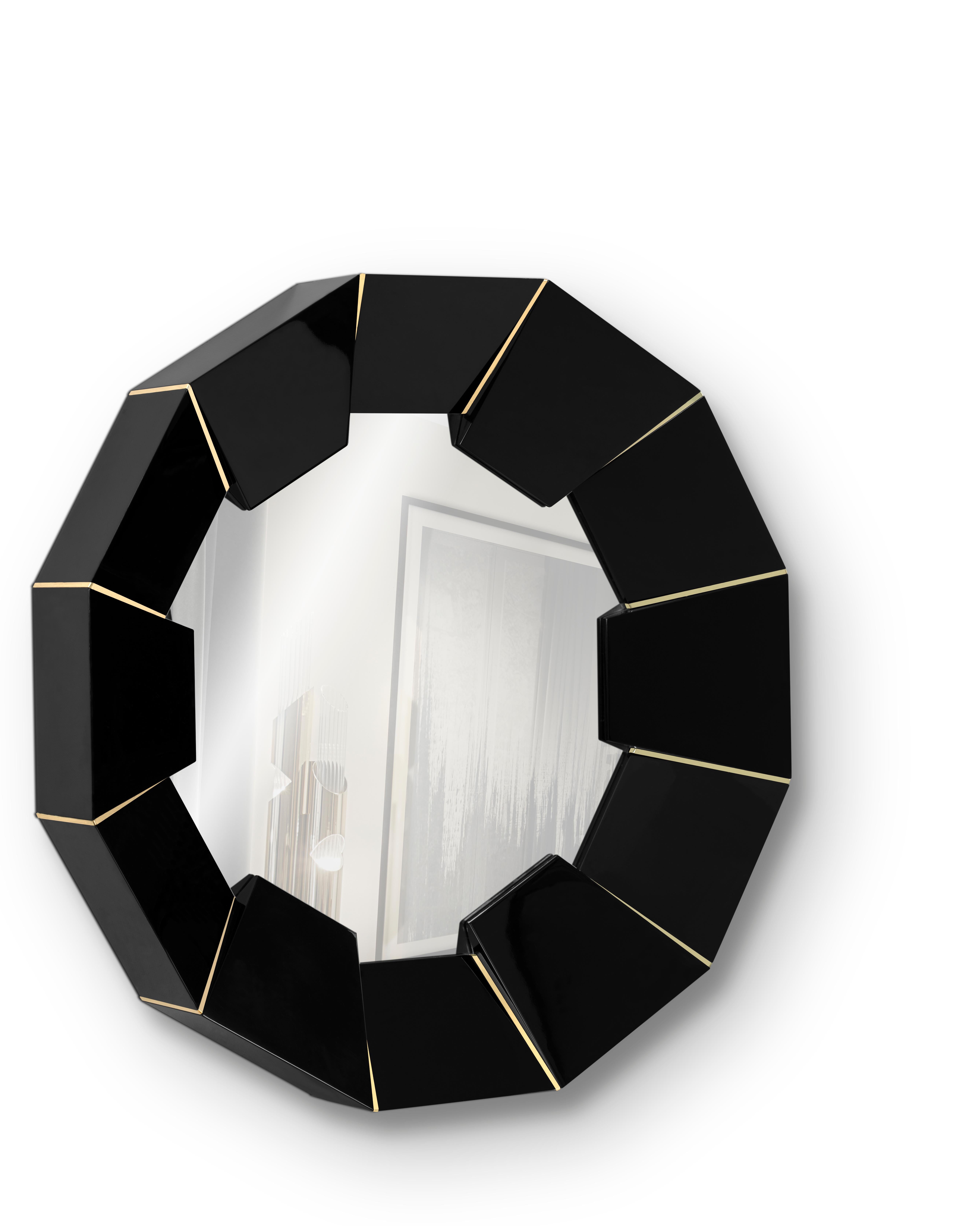 Materials like black lacquer and brass are combined into a perfect harmony in order to create a masterpiece like the Darian Black. A simple yet unique luxury item that captures both the functionality of a mirror and the splendor of an art piece.