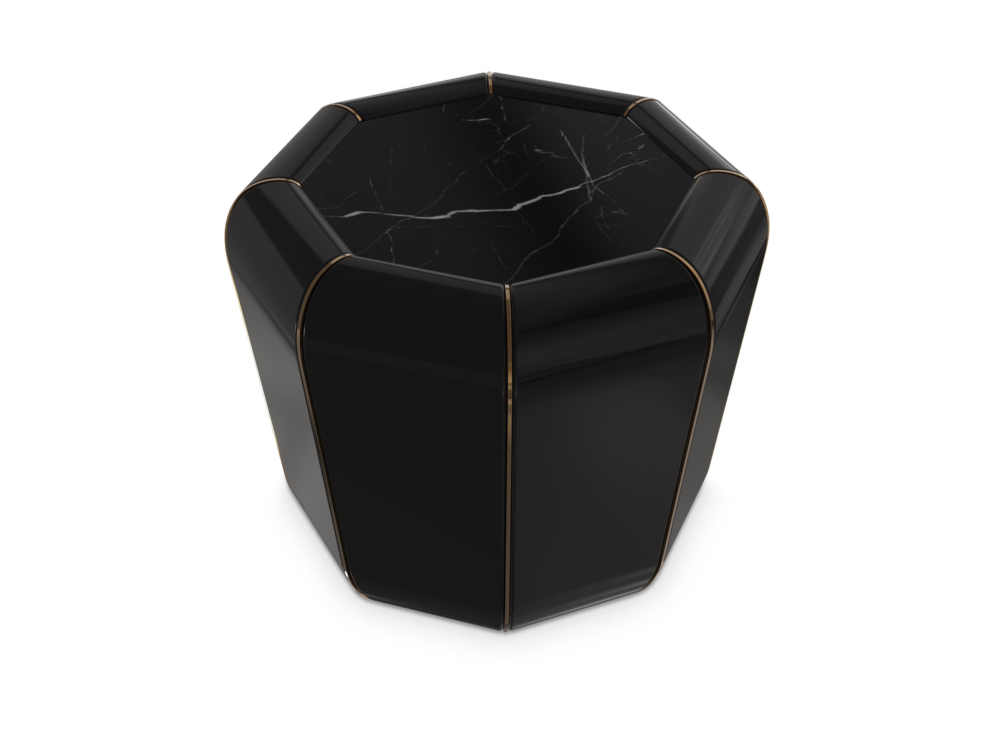 Darian is a luxurious round side table, impotent and lavish. Resonates elegance in its luxurious silhouette with the composed blend of Nero Marquina marble, involved with fine gold plated brass detailing. This luxury item adapts perfectly to any