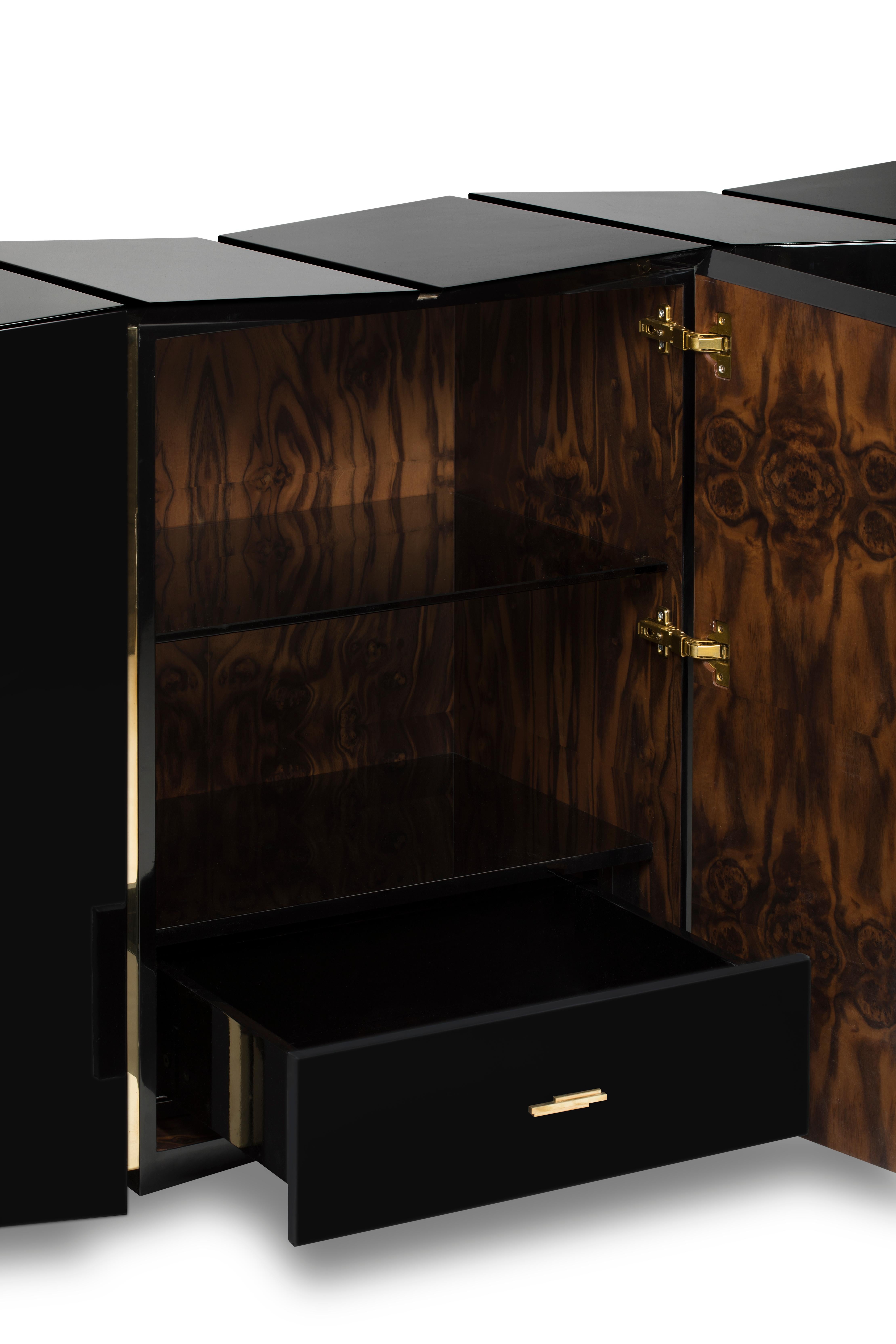 Darian Sideboard in Black Lacquer with Gold-Plated Brass Detail In New Condition For Sale In New York, NY