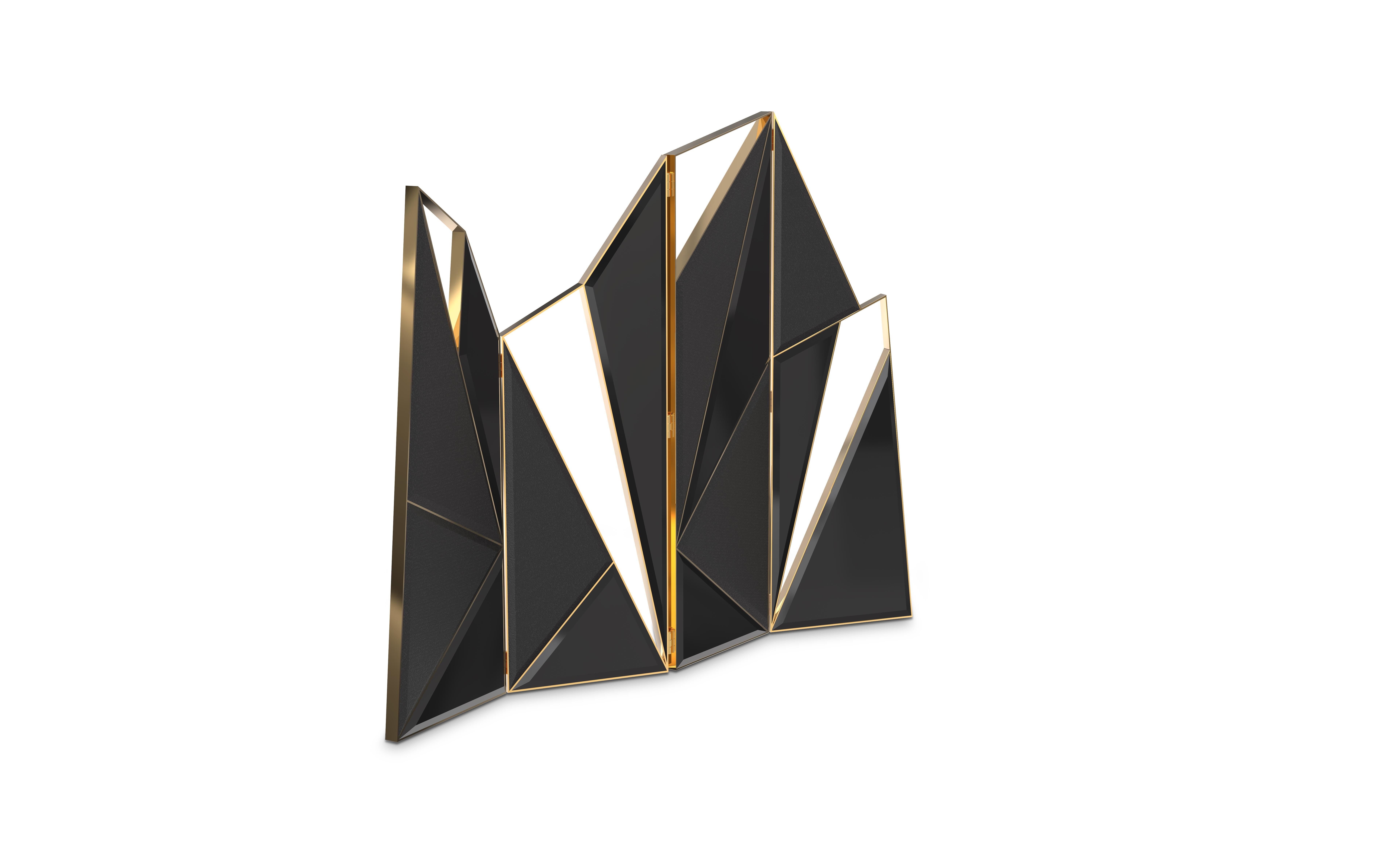 Delta screen explodes with a dramatic but elegant black, noting a sensual geometry in the flow of the four panels. This unique folding screen is perfectly wrapped in polished brass and black lacquered wood and adorned with black leather. Unleash the