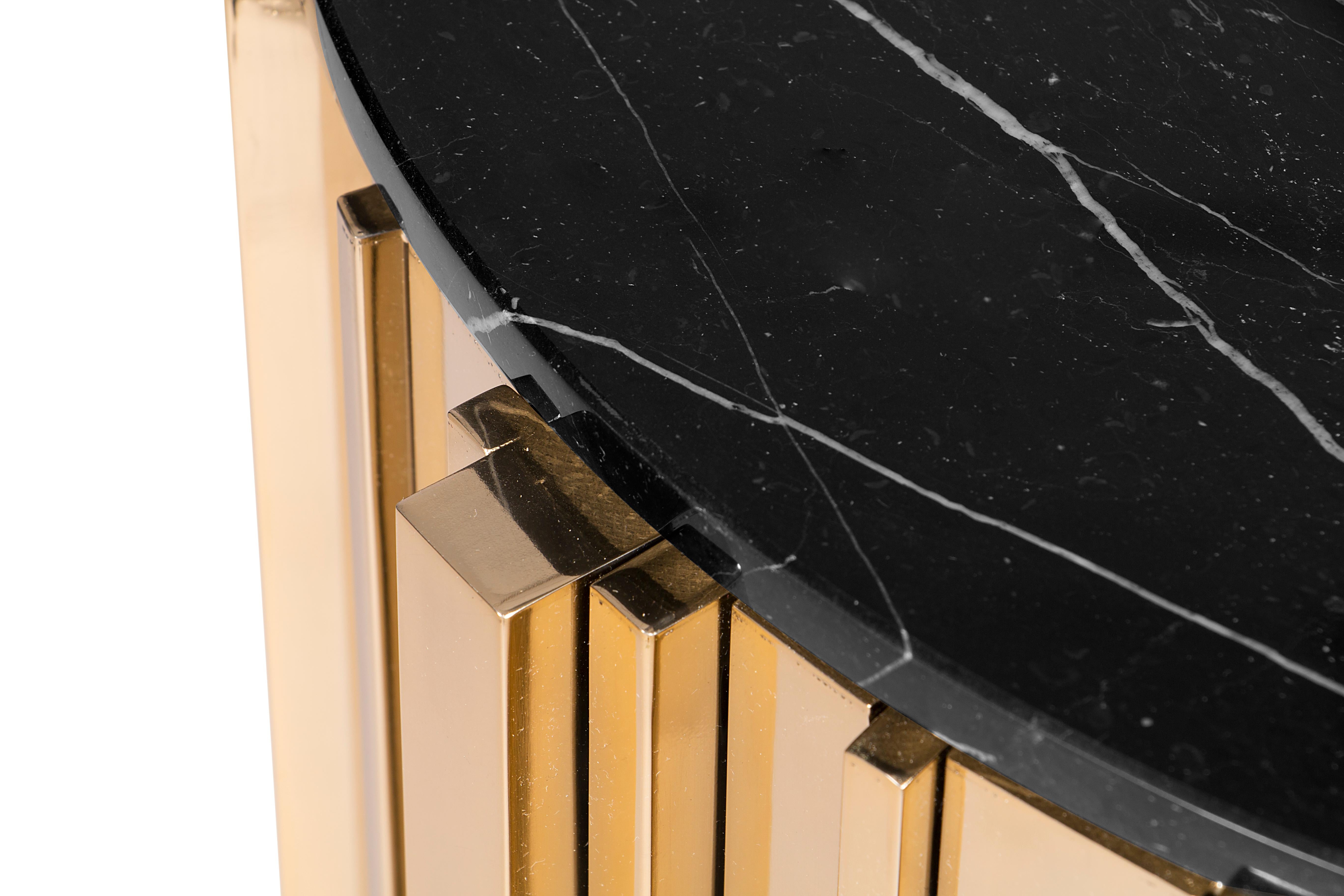 Made with the highest quality of brass and Nero marquina marble, Empire side table wins a new form. It’s a versatile item which gives a sophisticated ambiance to any setting, from living room to an entrance or a bedroom.
Materials: brass base and