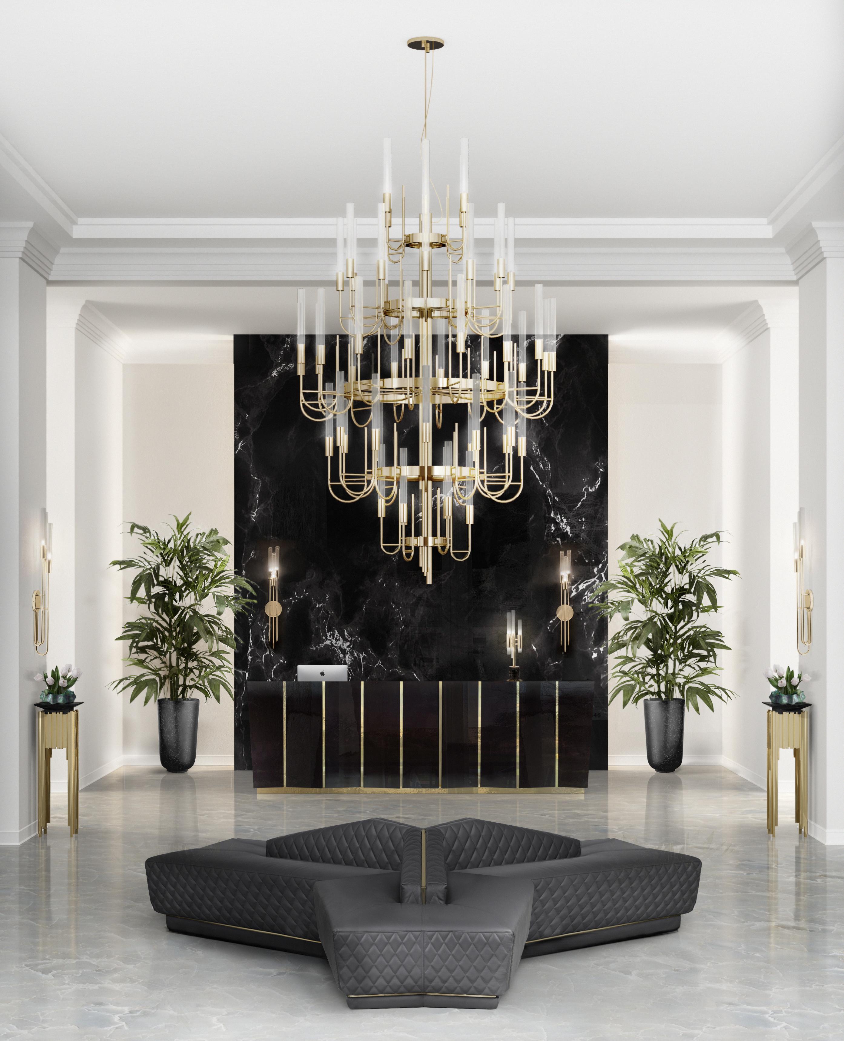 Gala Chandelier in Gold Plated Brass with Clear Crystal Glass Details In New Condition For Sale In New York, NY