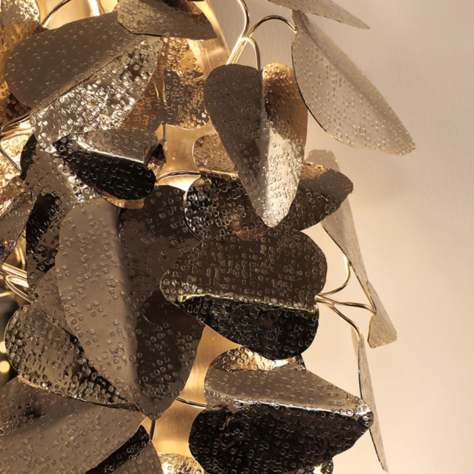 Made in brass with gold plated, handmade butterflies and majestic flowers, ending with the touch of the beautiful Swarovski crystals. The wall version of McQueen Chandelier evokes a dramatic and eccentric sensation of beauty.

MATERIALS
Body: Brass