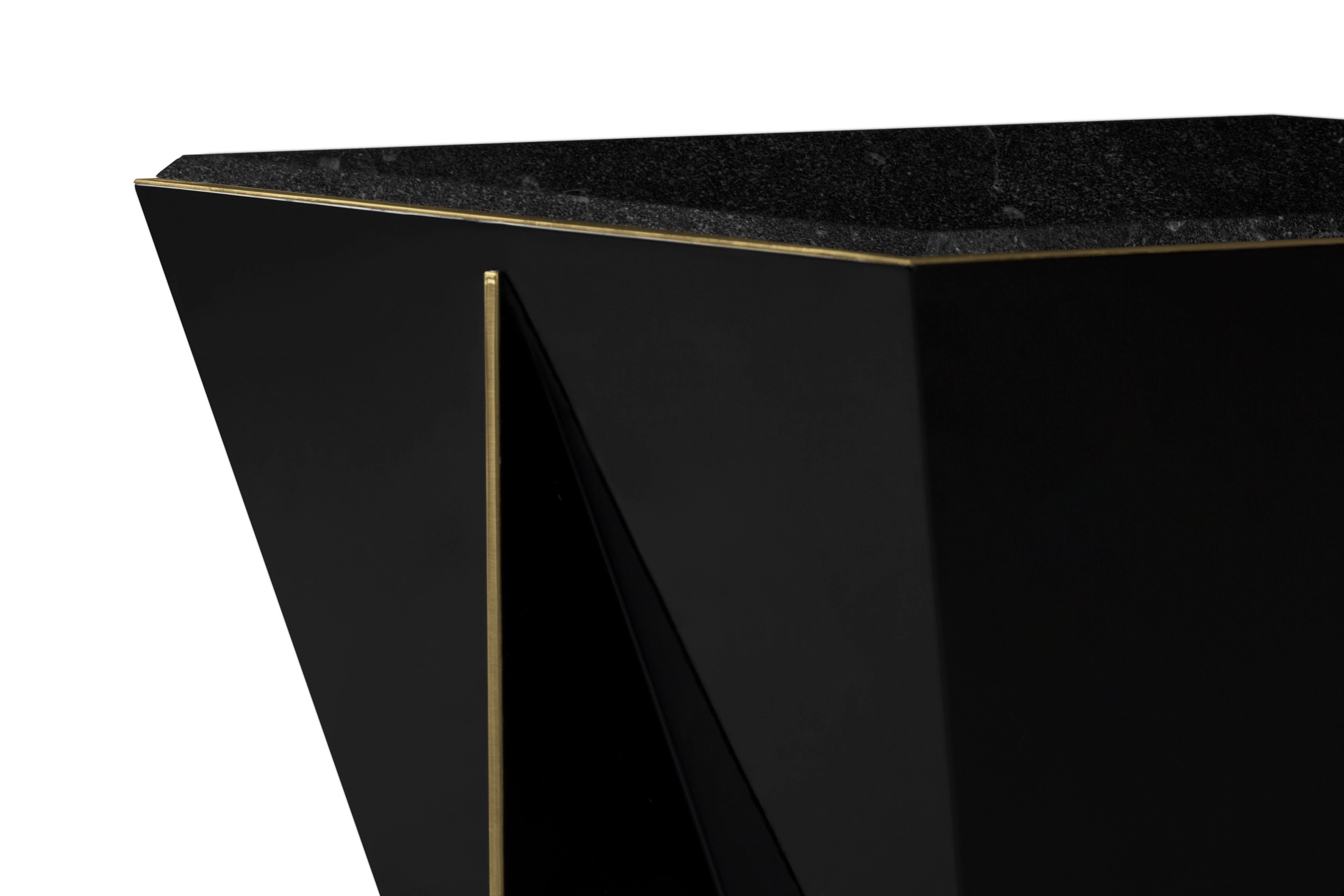 Prisma Side Table with Brass Detail and Nero Marquina Marble Top In New Condition For Sale In New York, NY