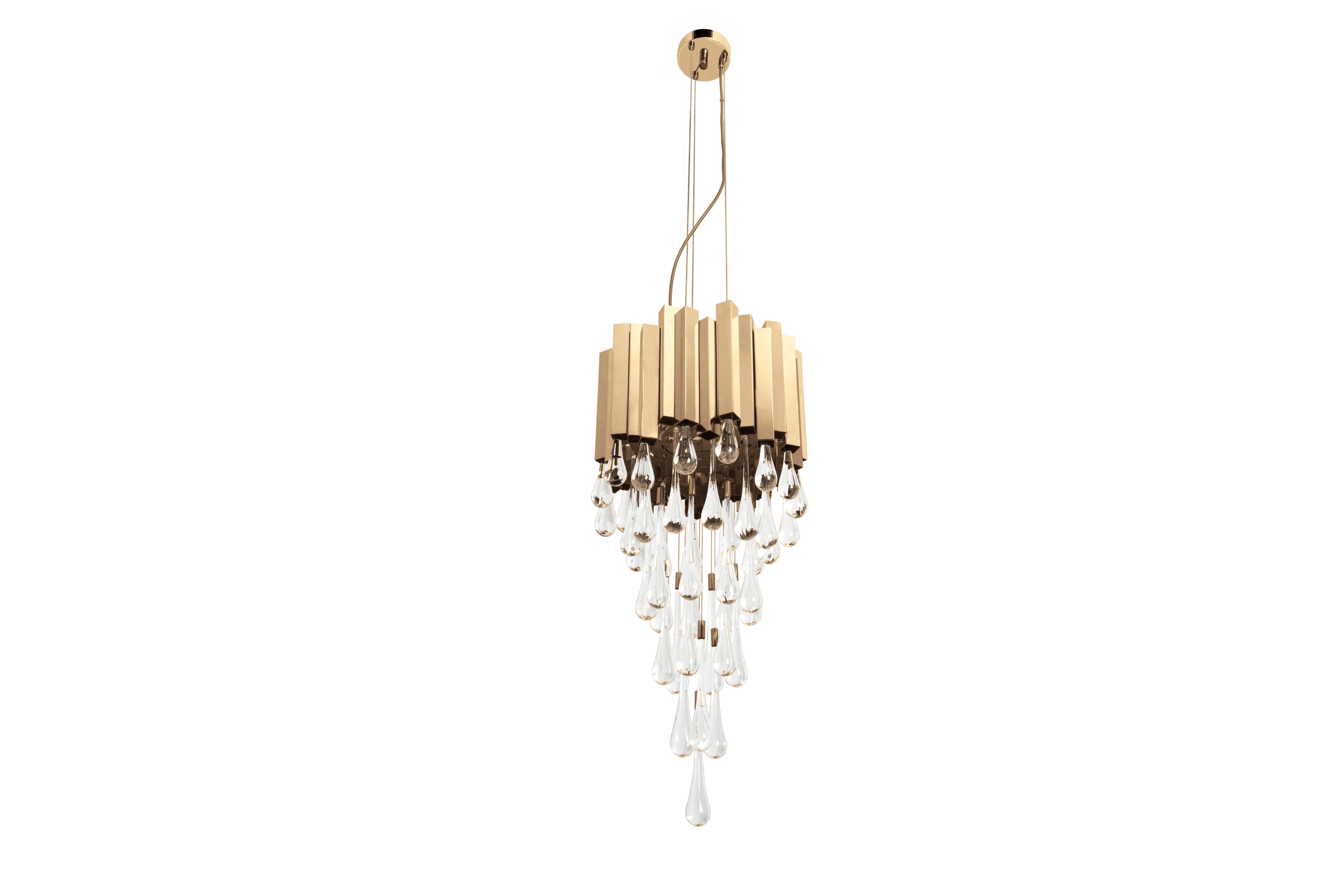 Impetuous in its form, the confidence of the asymmetric stripes in gold plated brass and the sublime tears of crystal glass, make this classic contemporary design a true dash pendant of Trump.

MATERIALS
Body: Brass & Crystal Glass

STANDARD