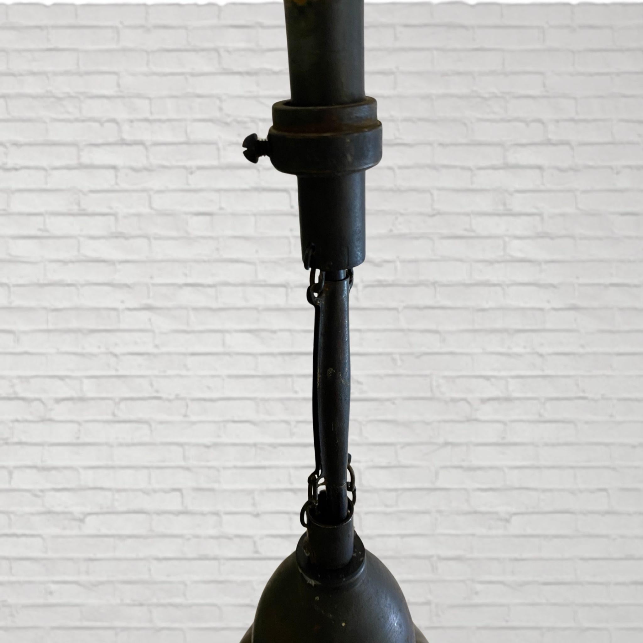 Lampe suspendue moderniste industrielle Luzette en verre et cuivre, années 1920 en vente 2