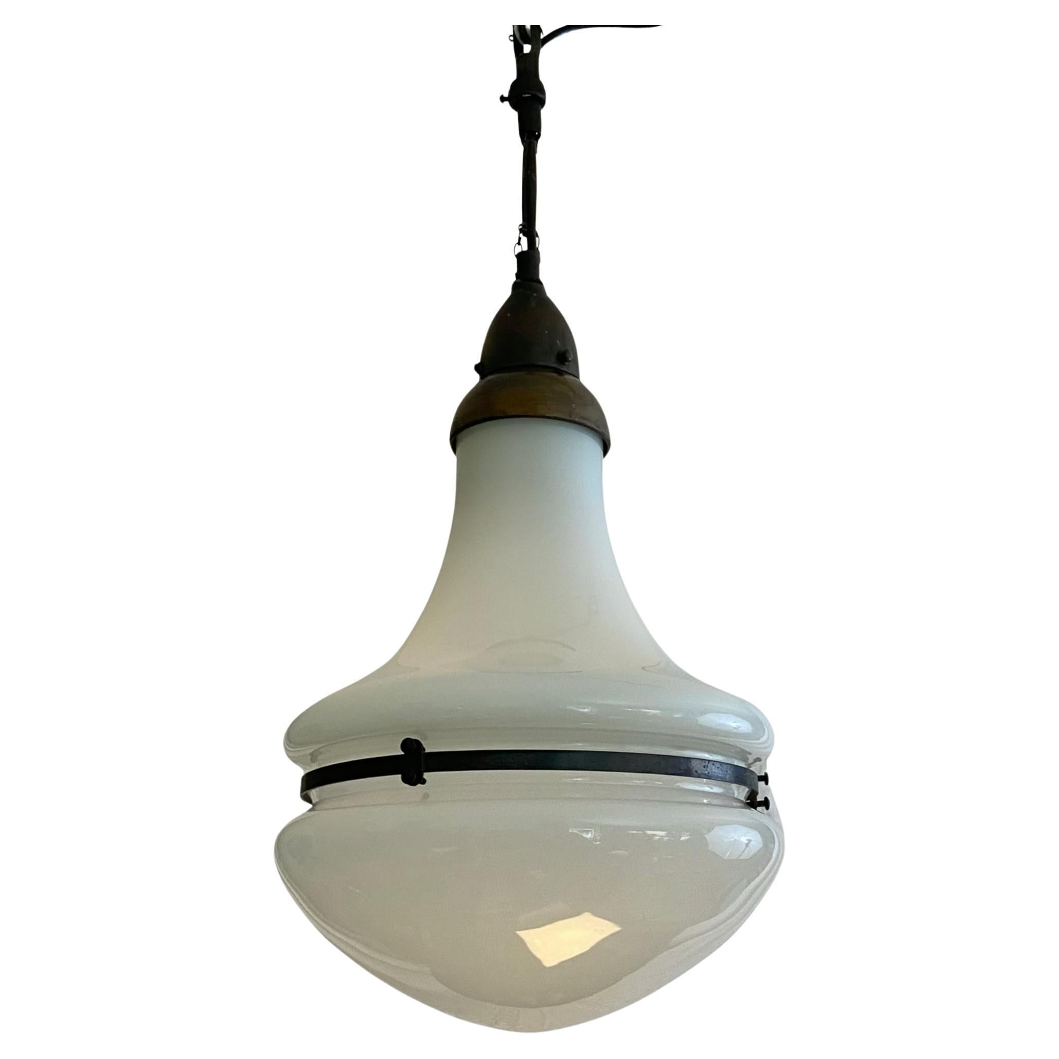Lampe suspendue moderniste industrielle Luzette en verre et cuivre, années 1920 en vente