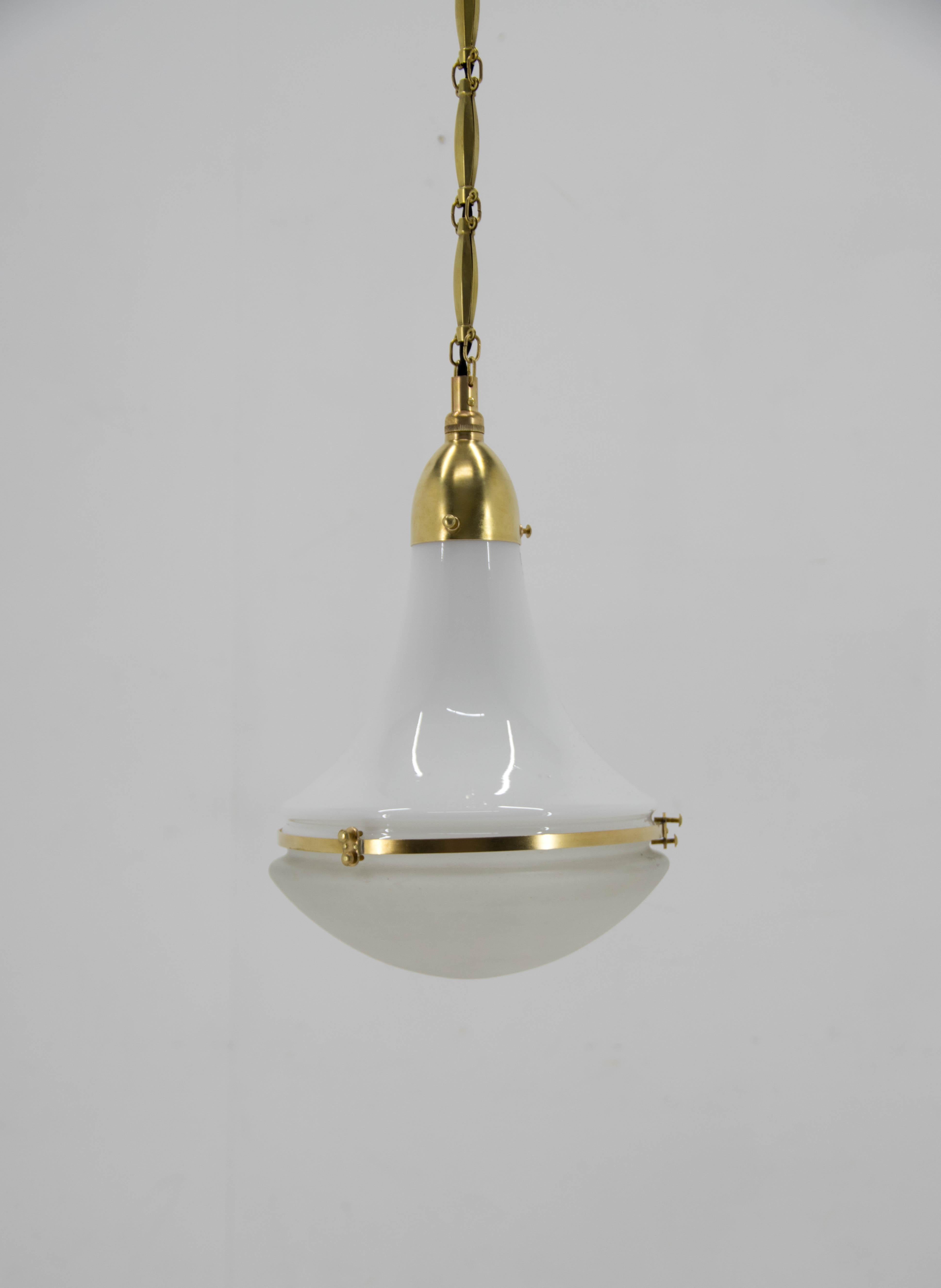 Brass cleaned and polished
Opaline glass upper shade.
Satin glass bottom shade.
Both glass in excellent condition and marked by serial number.
Brass chain can be shorten on request.
Rewired: 1x60W, E25-E27 bulb.
US wiring compatible.
 