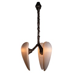 Pendentif symétrique LV-426 en bronze coulé patiné, par William Guillon