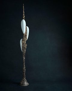 Lampe sur pied LV-426 en bronze coulé patiné, par William Guillon