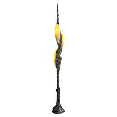 Lampe sur pied LV-426 en bronze coulé patiné, par William Guillon