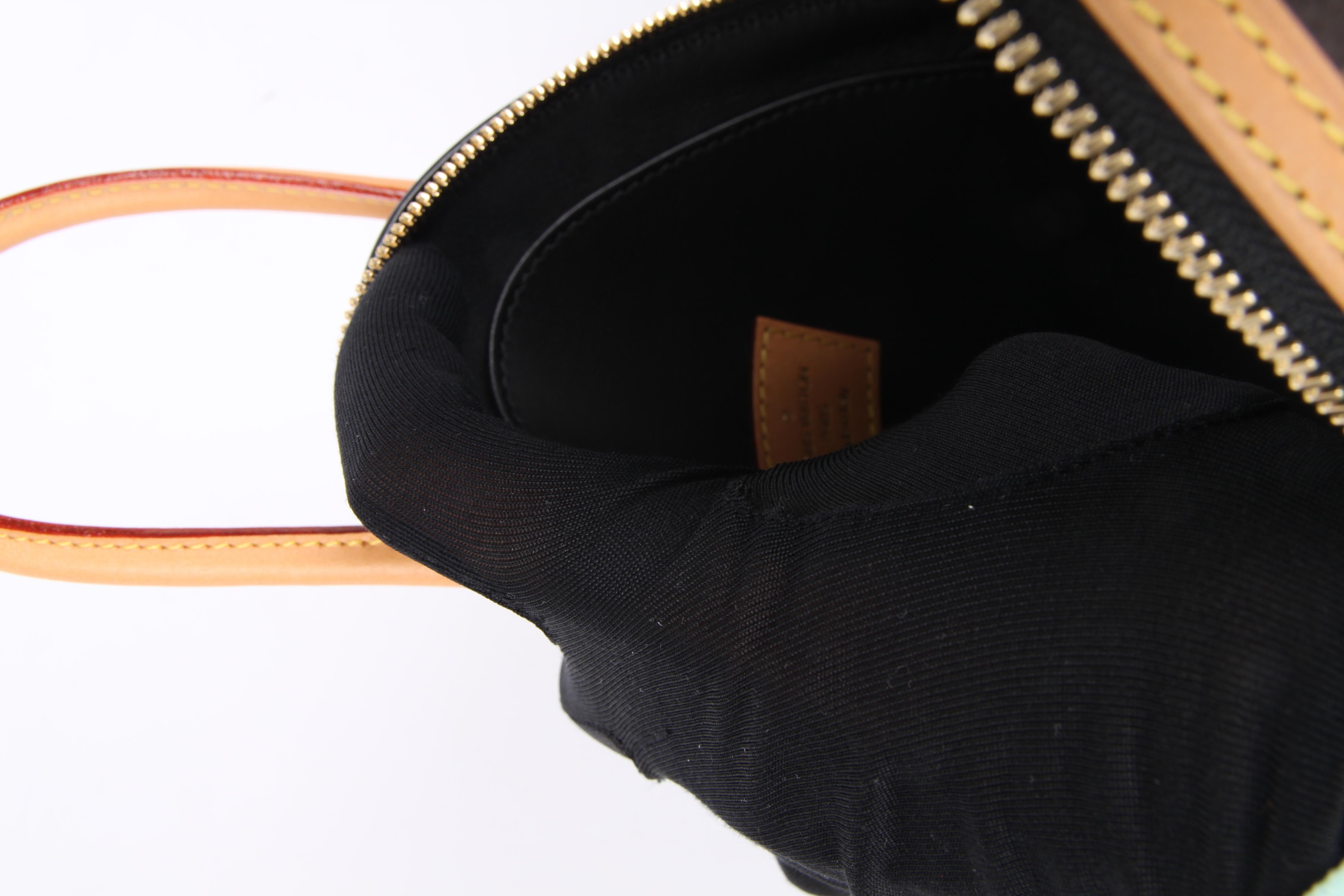 7.87 x 4.72 x 4.72 inches 
(Length x Height x Width) 
L 7.9 x H 5.9 x W 5.1 inches
Monogram canvas and calf leather
VVN cowhide-leather trim
Cowhide lining
Gold-color hardware
2 Toron handles for hand carry
Removable mini hexagonal-link chain strap