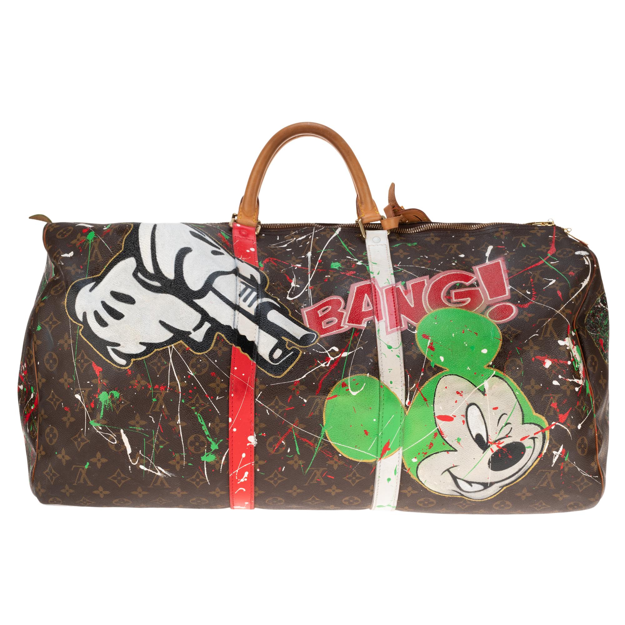 Exceptional travel bag Louis Vuitton Keepall 60 cm in brown Monogram canvas and natural leather customized by our artist of the Street Art PatBo on the theme of Disney.
Gold-plated metal trim, double natural leather handle for hand-carrying.
Double
