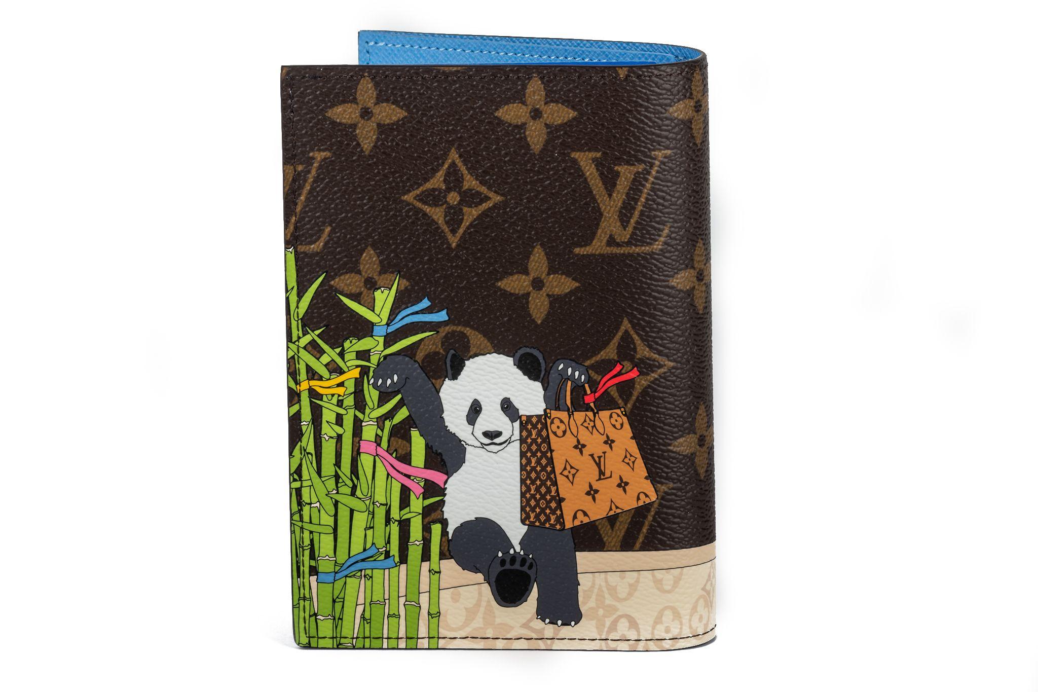 Louis Vuitton Passport Cover Hollywood For Sale at 1stDibs