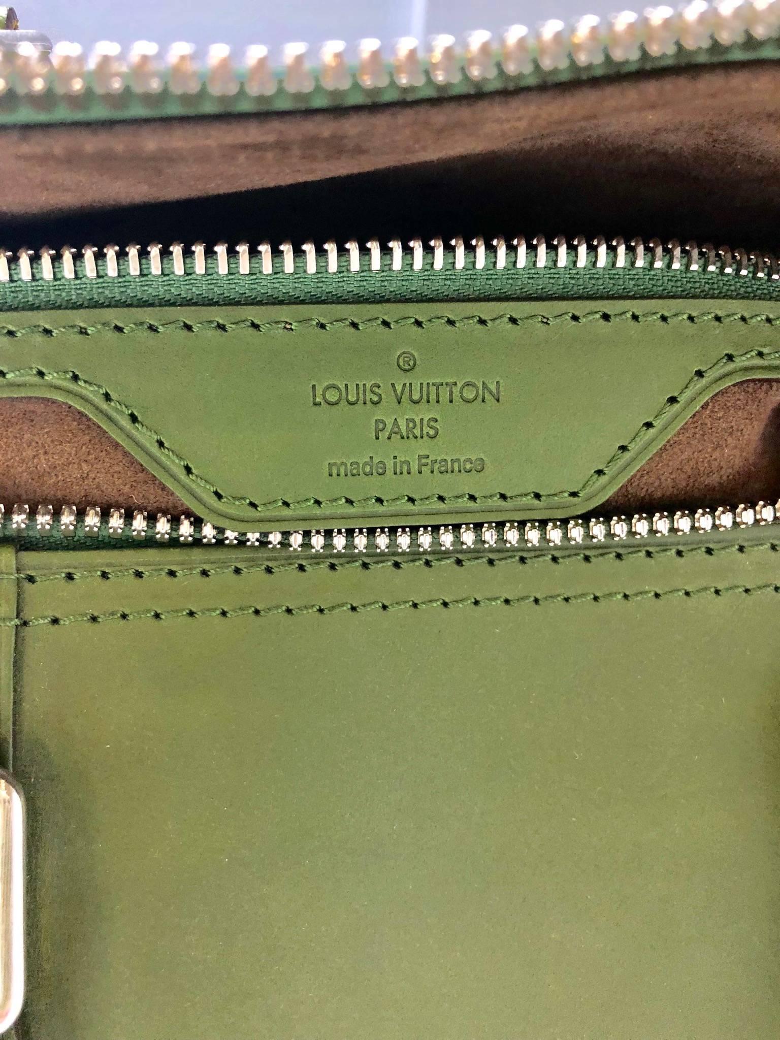 Women's or Men's Louis Vuitton Vert Nomade 50 bandouliere 