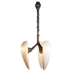 LV426 BALANCED Pendente scultoreo in bronzo e porcellana di William Guillon, 2022